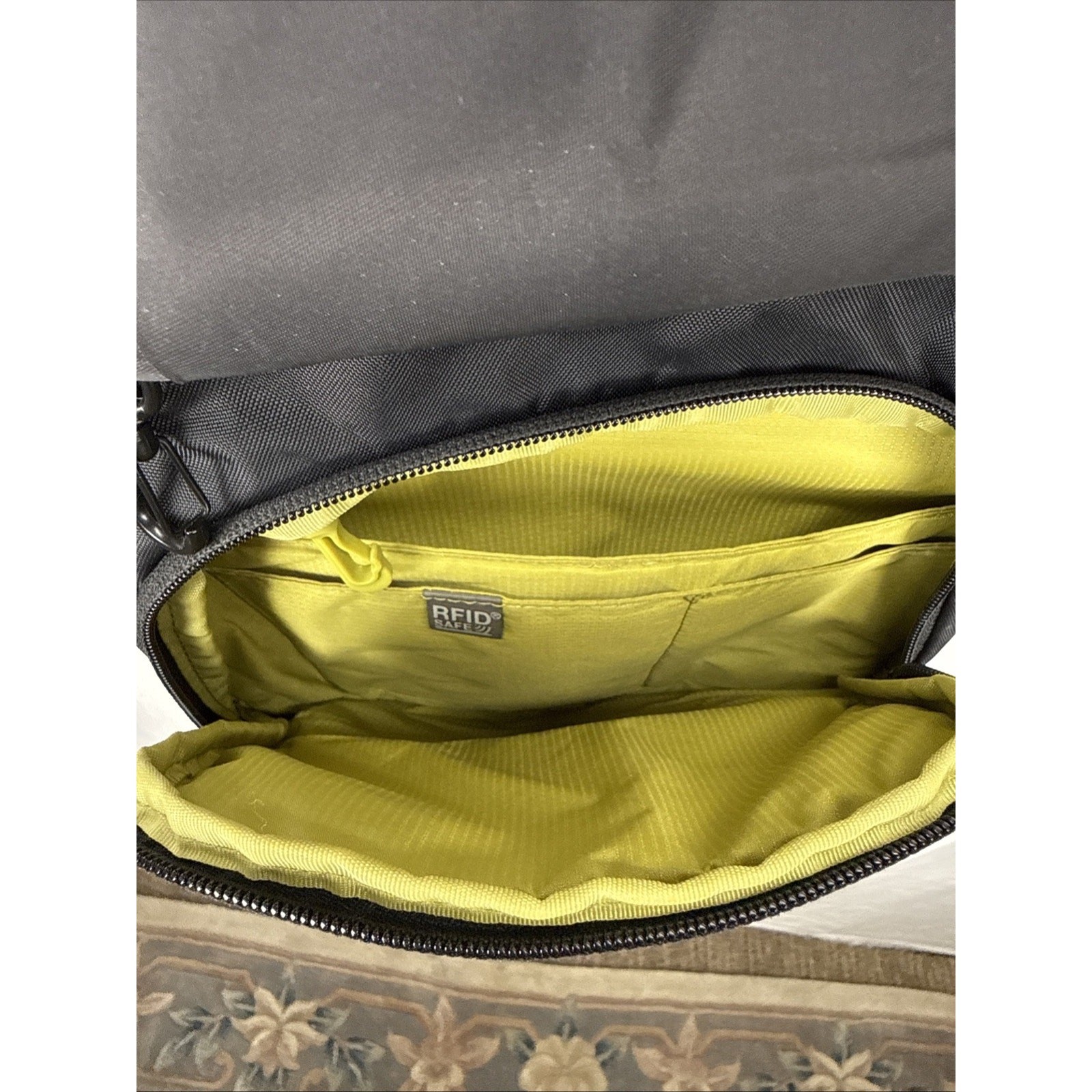 Pacsafe Metrosafe 200 Gii Unisex Messenger Bag Crossbody RFID Black Nylon Travel