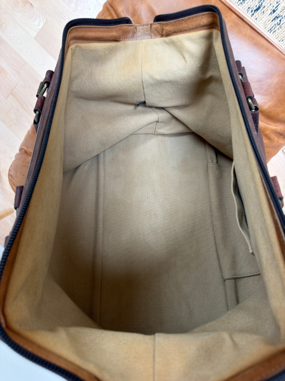 Duluth Trading AWOL Bag – Heavy Leather – Weekender / Doctor / Briefcase Duffel