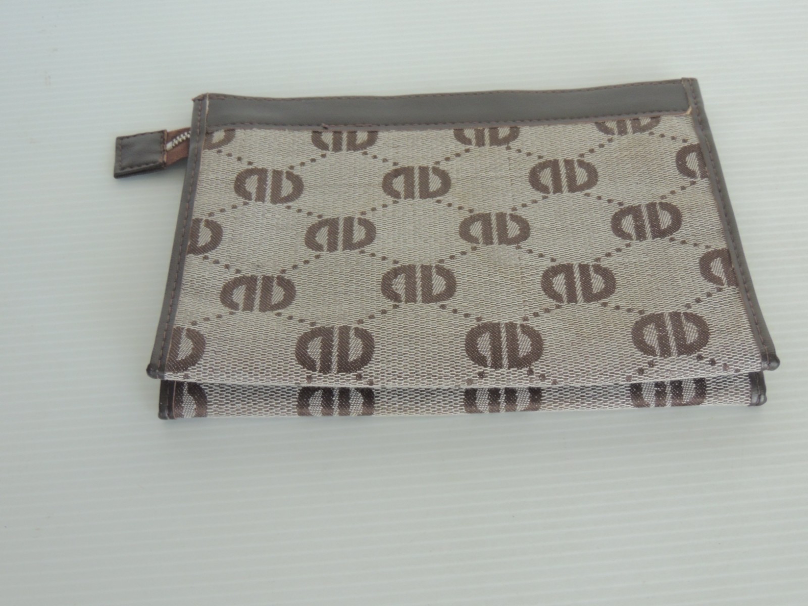 VTG. GRIFFON TOILETRY TRAVEL BAG 9 X 6.5 INCH TRIM FAUX LEATHER