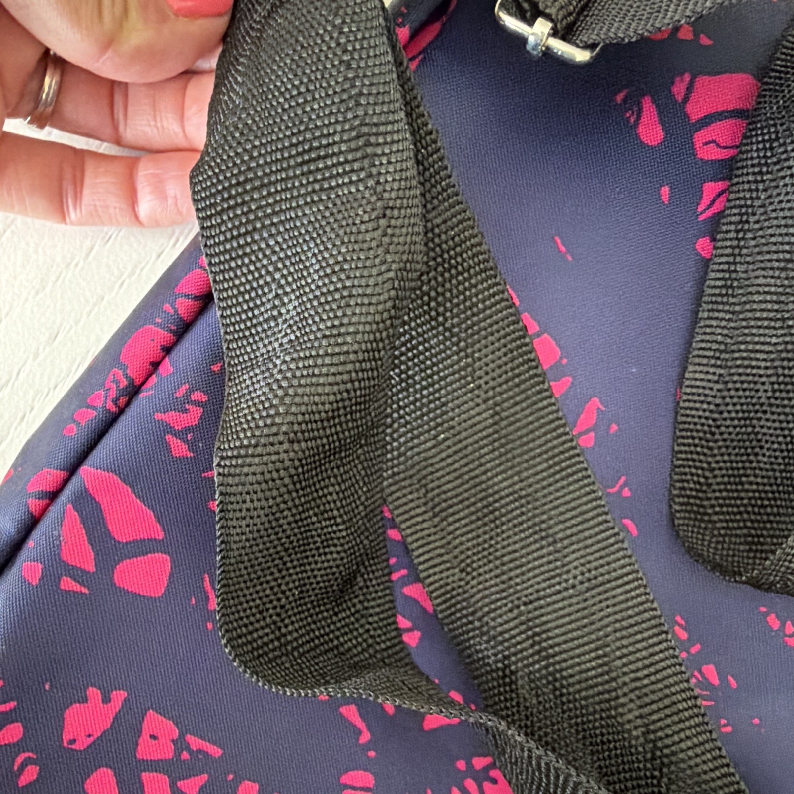 Nike Medium Sling Crossbody Bag Abstract Print Purple Pink Black Zip