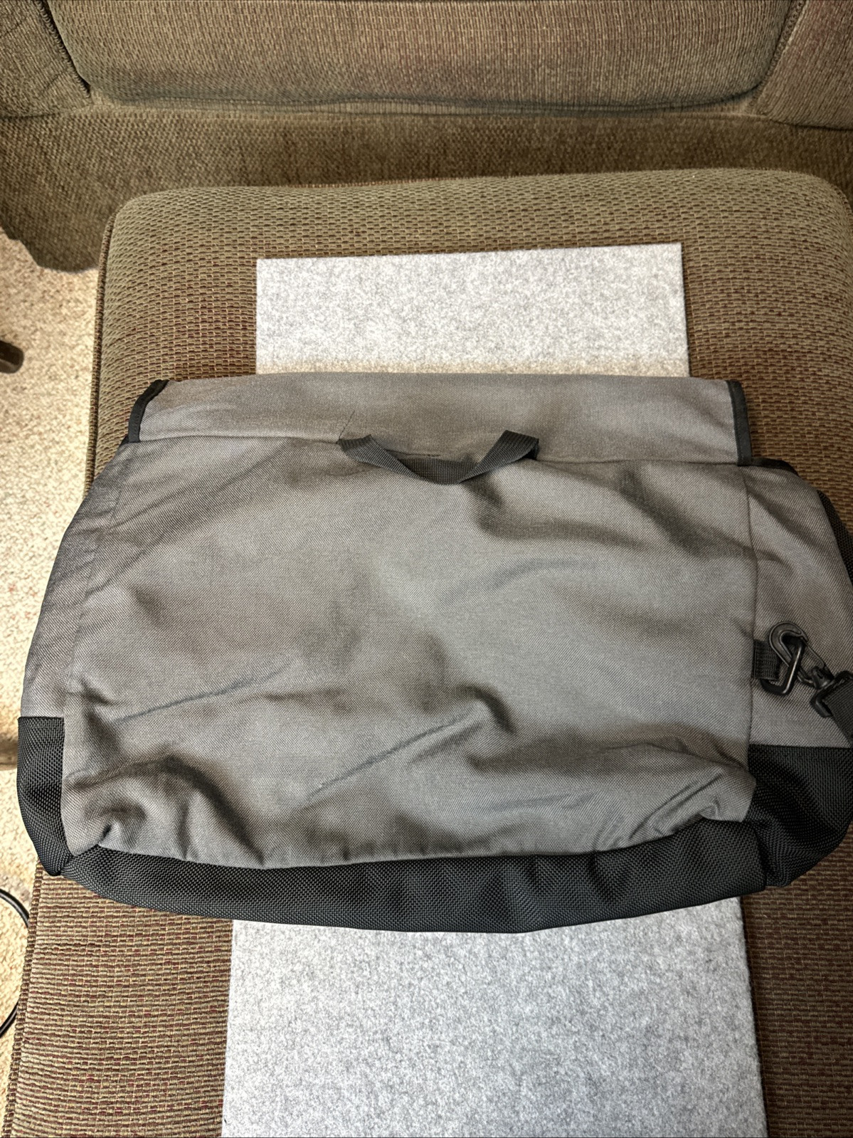 Jansport Black/Gray 18”x15”x6” Laptop Messenger Bag Made In USA