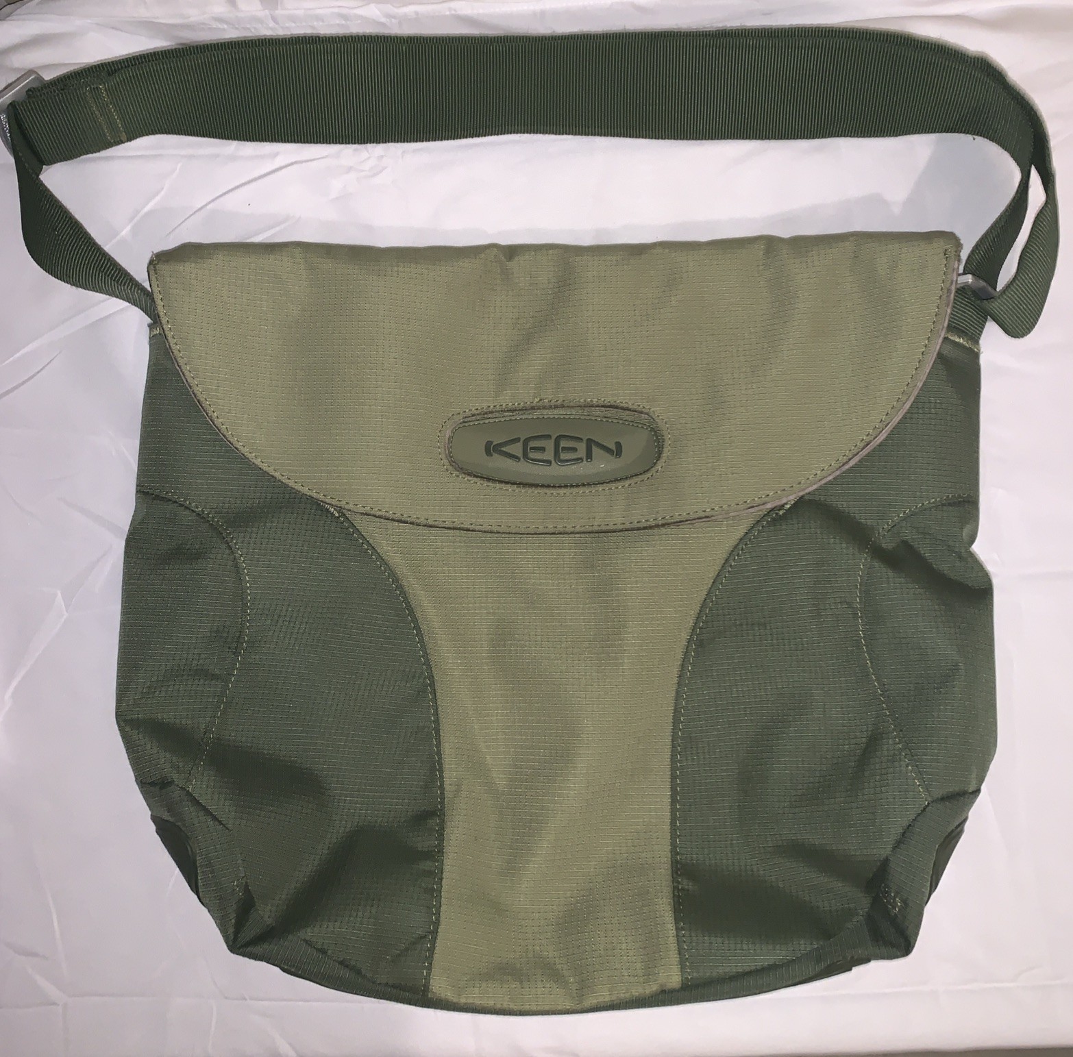 Keen Large Bag Crossbody Messenger Commuter Sustainable Green Magnetic Well Made