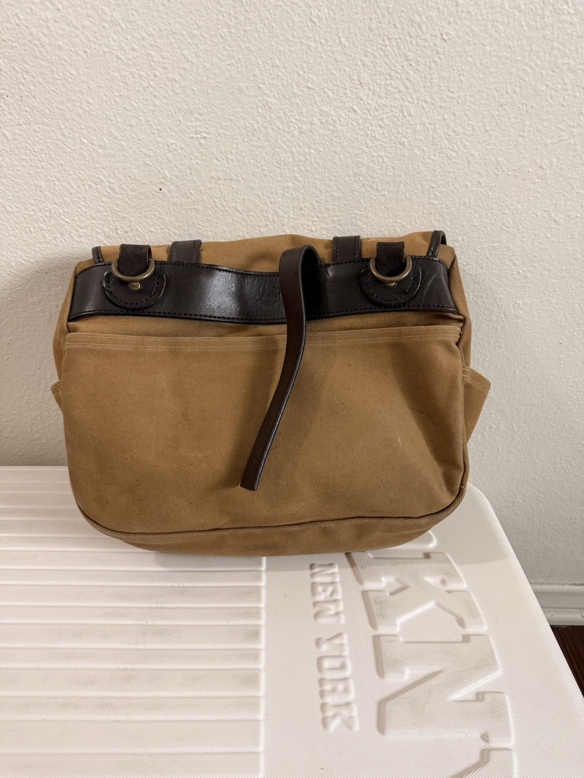 Filson Medium Rugged Twill Field Bag Tan