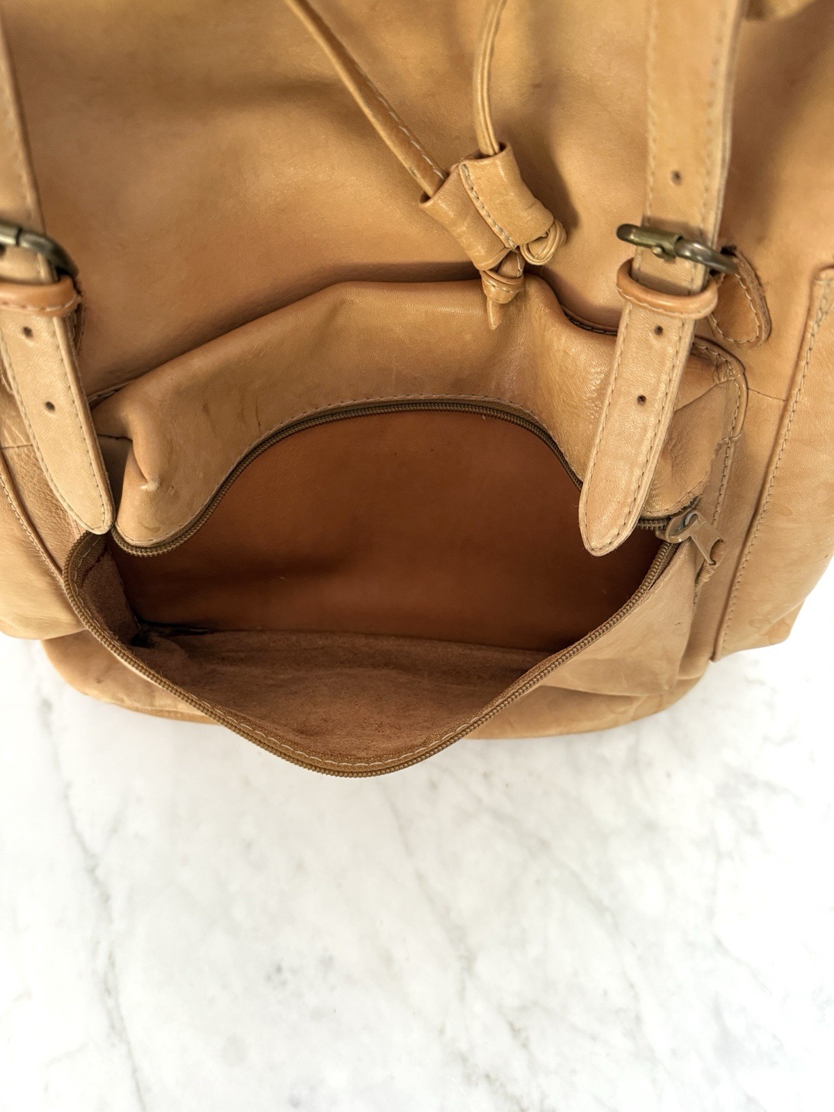 Vintage ELLINGTON Authentic Camel Color Leather Large Backpack – Distressed