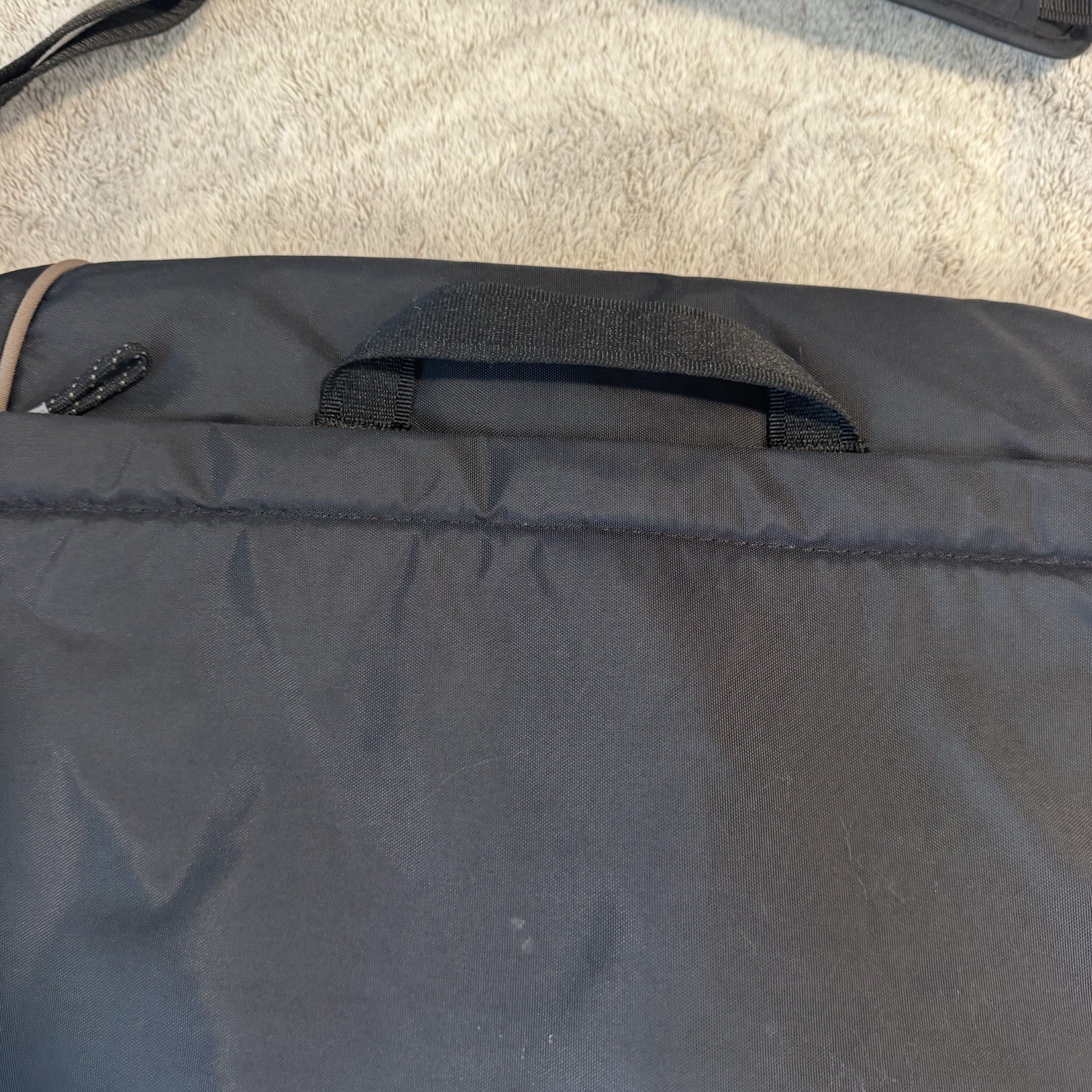 Nike Sportswear Essentials Messenger Bag (15L) Black Ironstone Shoulder Strap