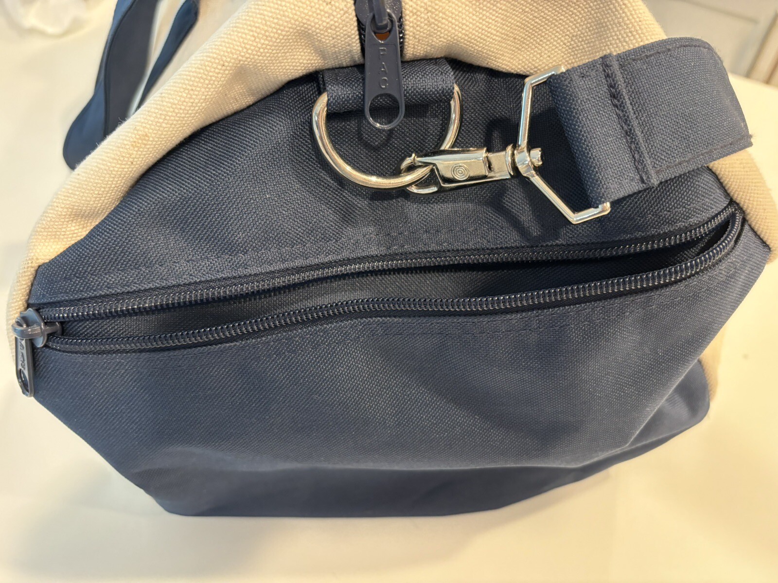 VINEYARD VINES CUSTOM COLLECTION TRUMP MET OPEN CANVAS DUFFLE BAG 22 x 12”