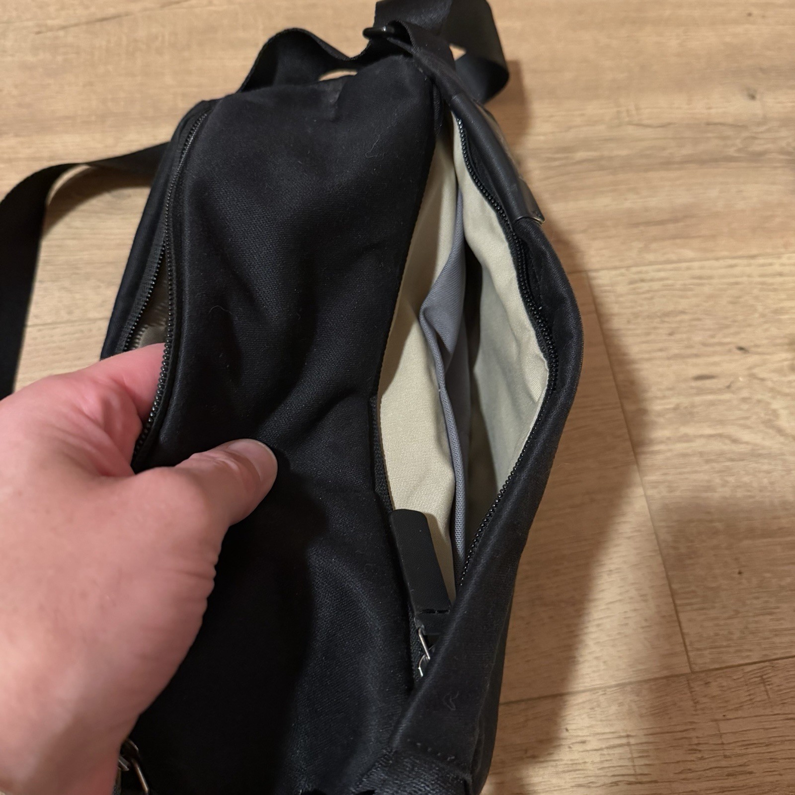 Bellroy Sling Bag Mini 4L Black Crossbody Travel Everyday Carry EDC Excellent