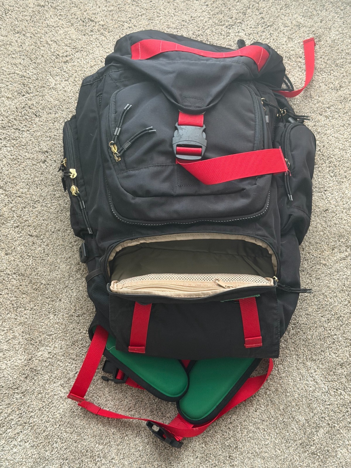 2010 Nike SB Eugene Backpack “Gu**i” colorway RARE complete with Strap