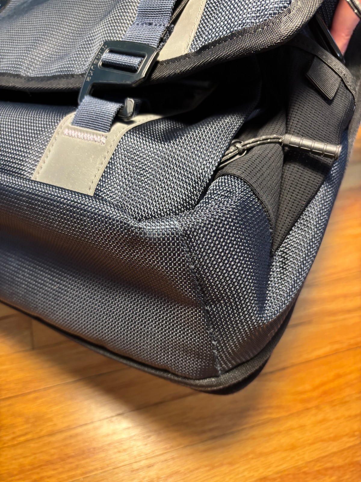 2015 Premium Travel Tier Timbuk2 Command TSA-Friendly Messenger Bag Medium Blue