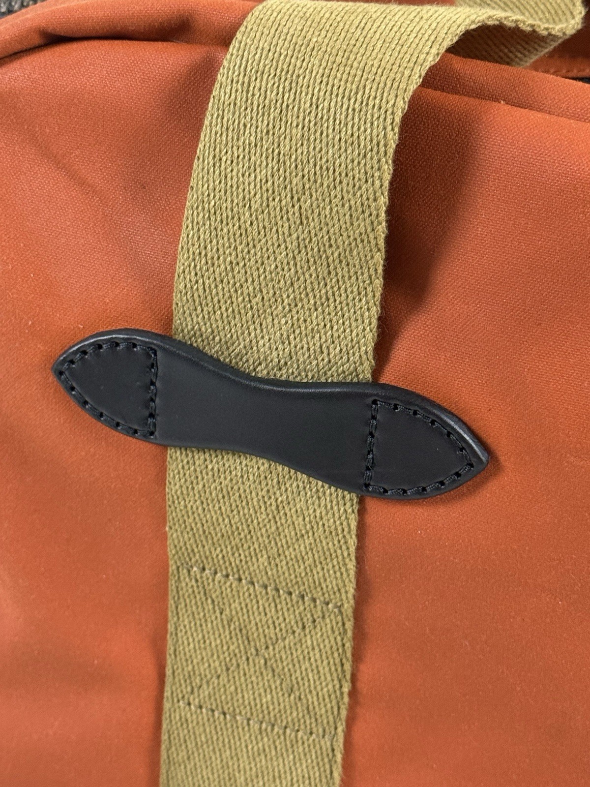 FILSON MEDIUM TIN CLOTH DUFFLE BAG RUST OS NWT