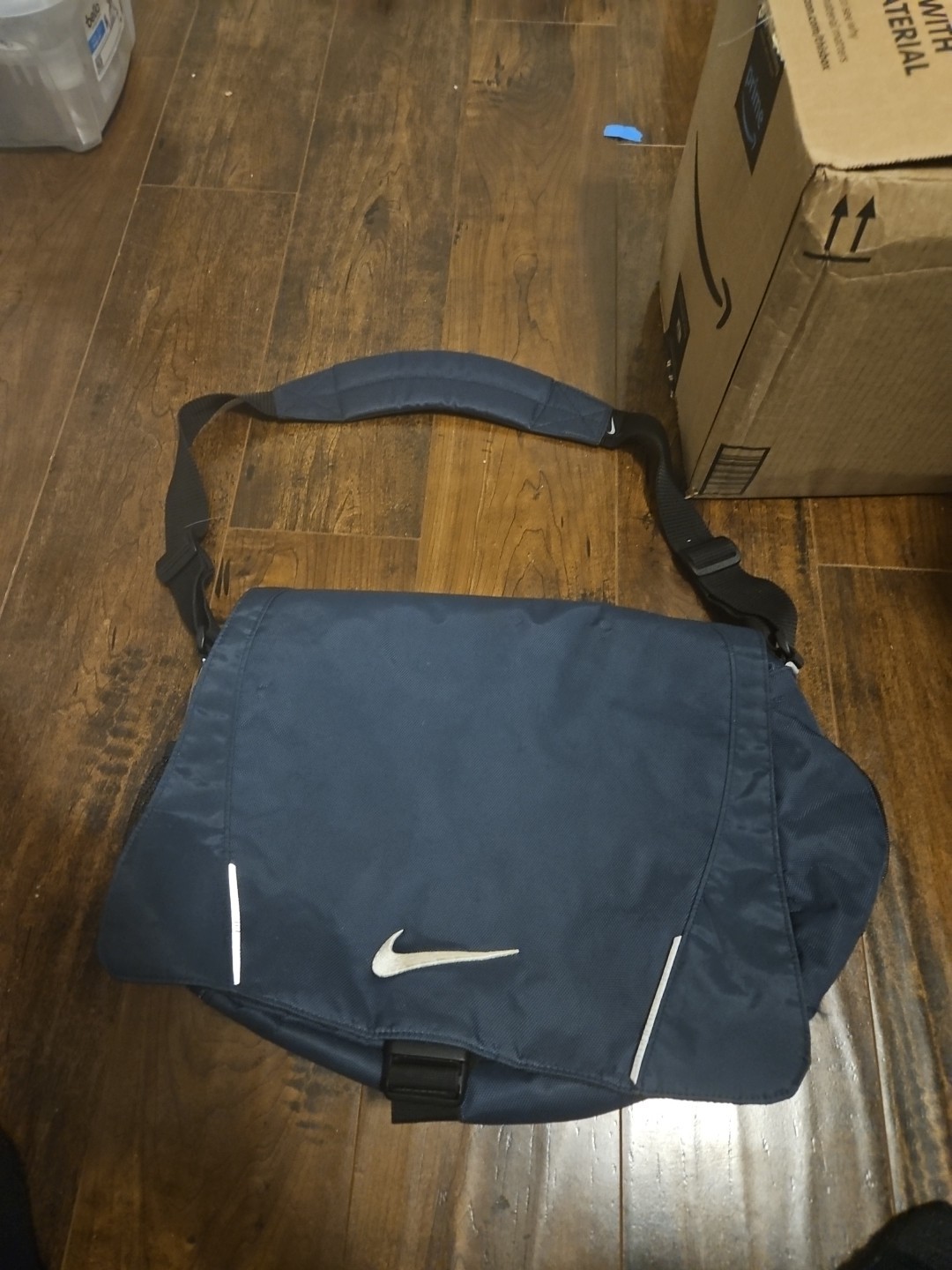 Nike Sportswear Messenger Bag Navy Blue Shoulder Strap Laptop Carry Bag EUC