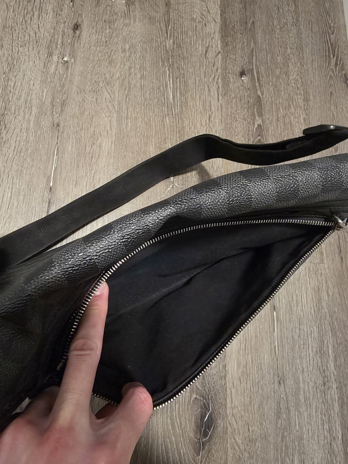 Louis Vuitton Damier Graphite Messenger Bag Unisex