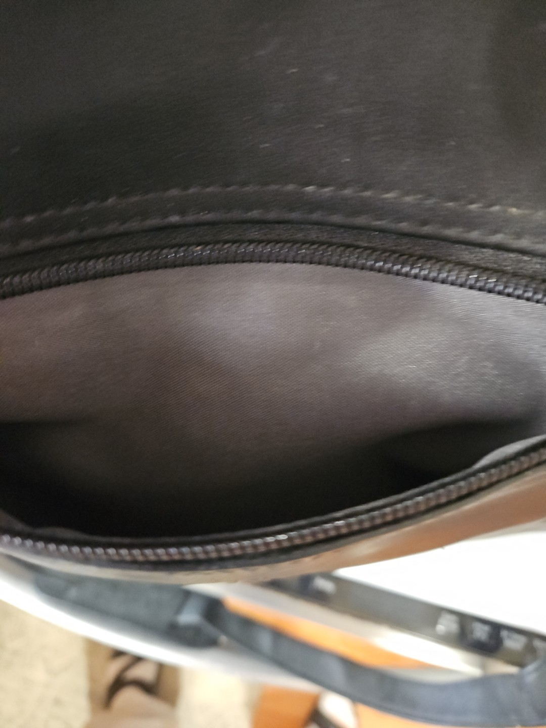 Leeds Touchmark Consulting Leather Shoulder Laptop Carry Case Black Men’s