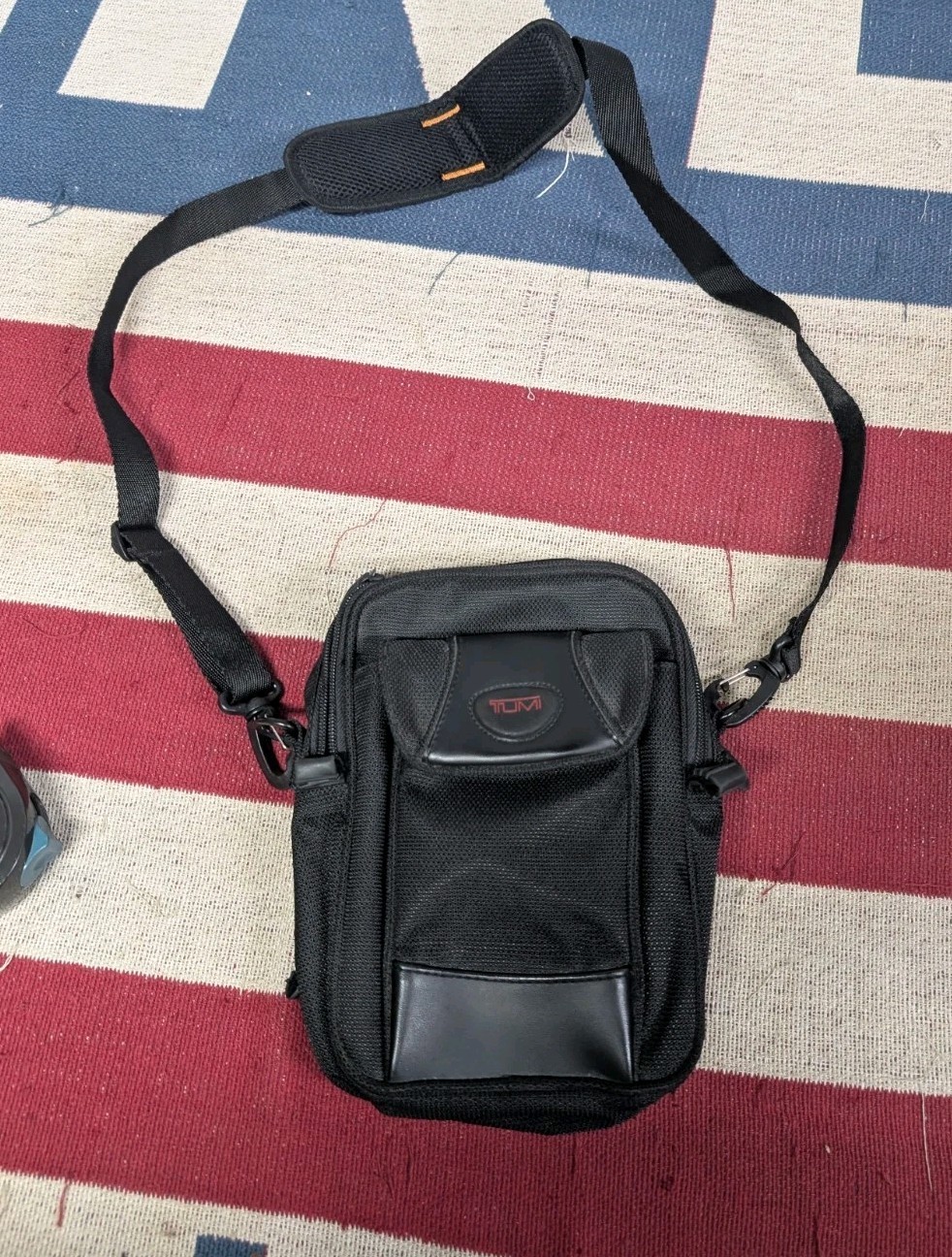TUMI Crossbody Unisex Nylon Organizer Bag Purse Padded Strap Hangtag T2