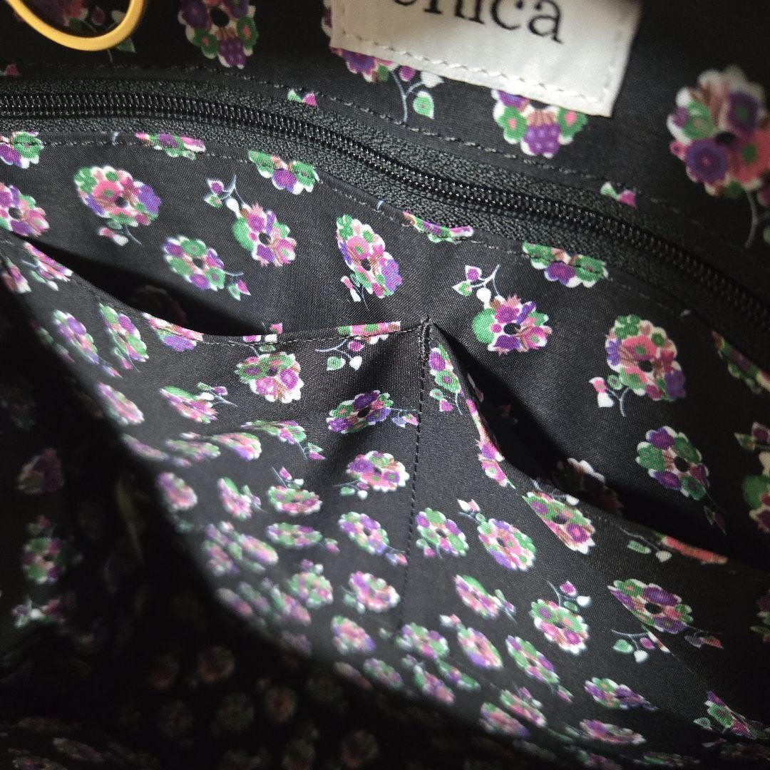 ica Ergonomic Fluffy Quilt Pocket Tote Bag