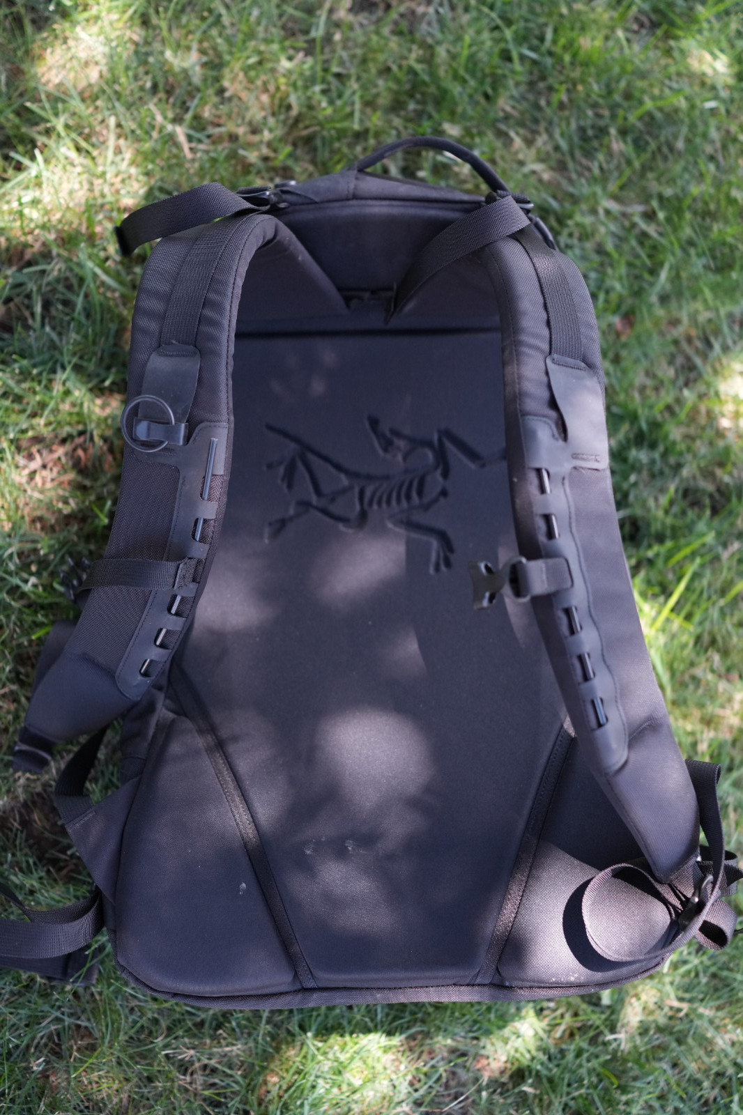 Arc’teryx Arro 22 Backpack – Black / Gold Condition: Pre-Owned (Good)