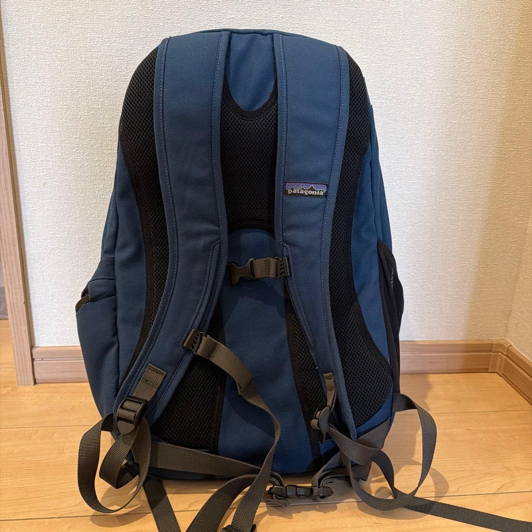 Patagonia Navy Backpack 32L Mesh Panel Travel Daypack Excellent Condition