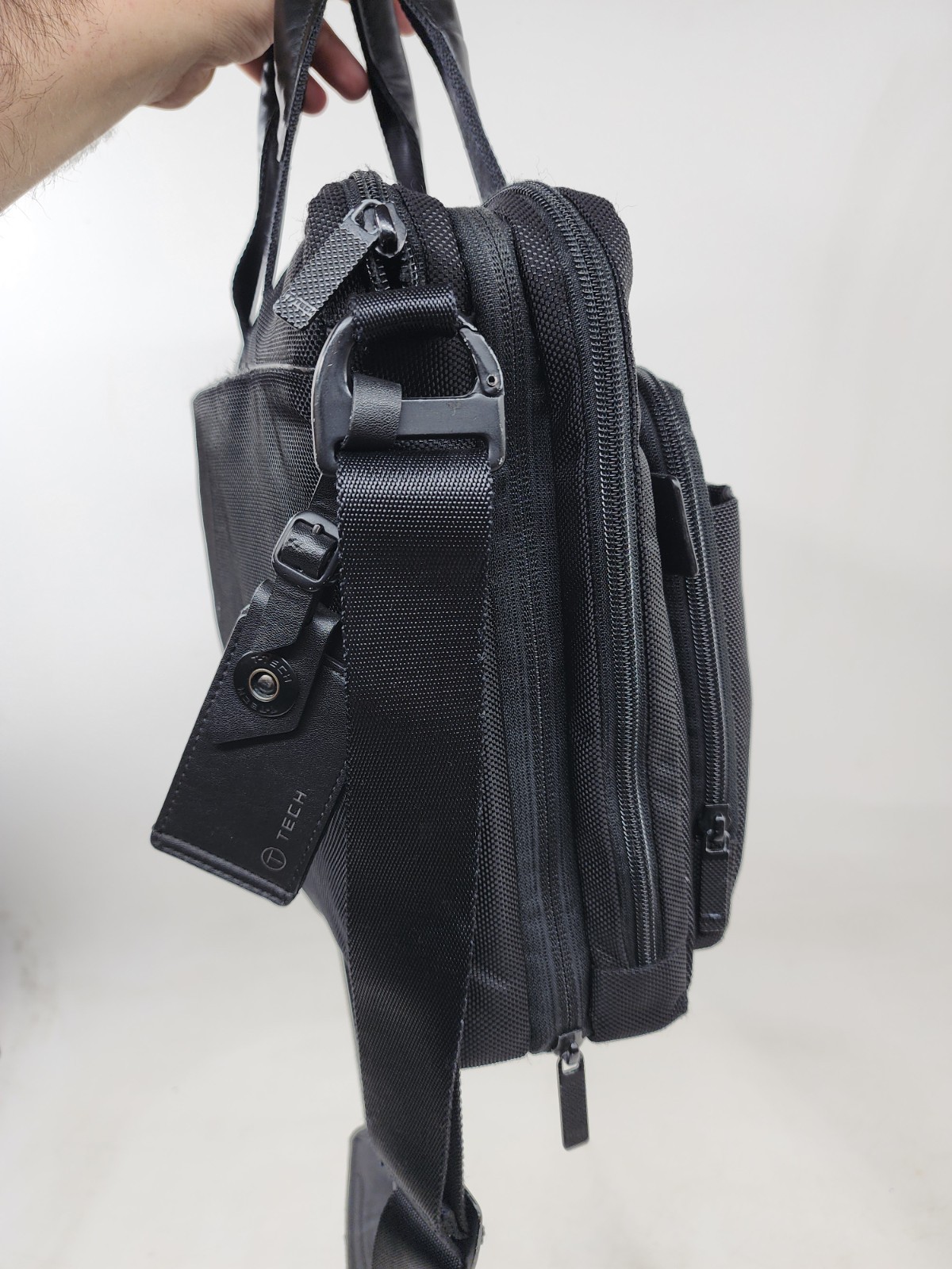 Tumi T-Tech Essential Gear Laptop Shoulder Briefcase Bag Messenger Nylon 58516D