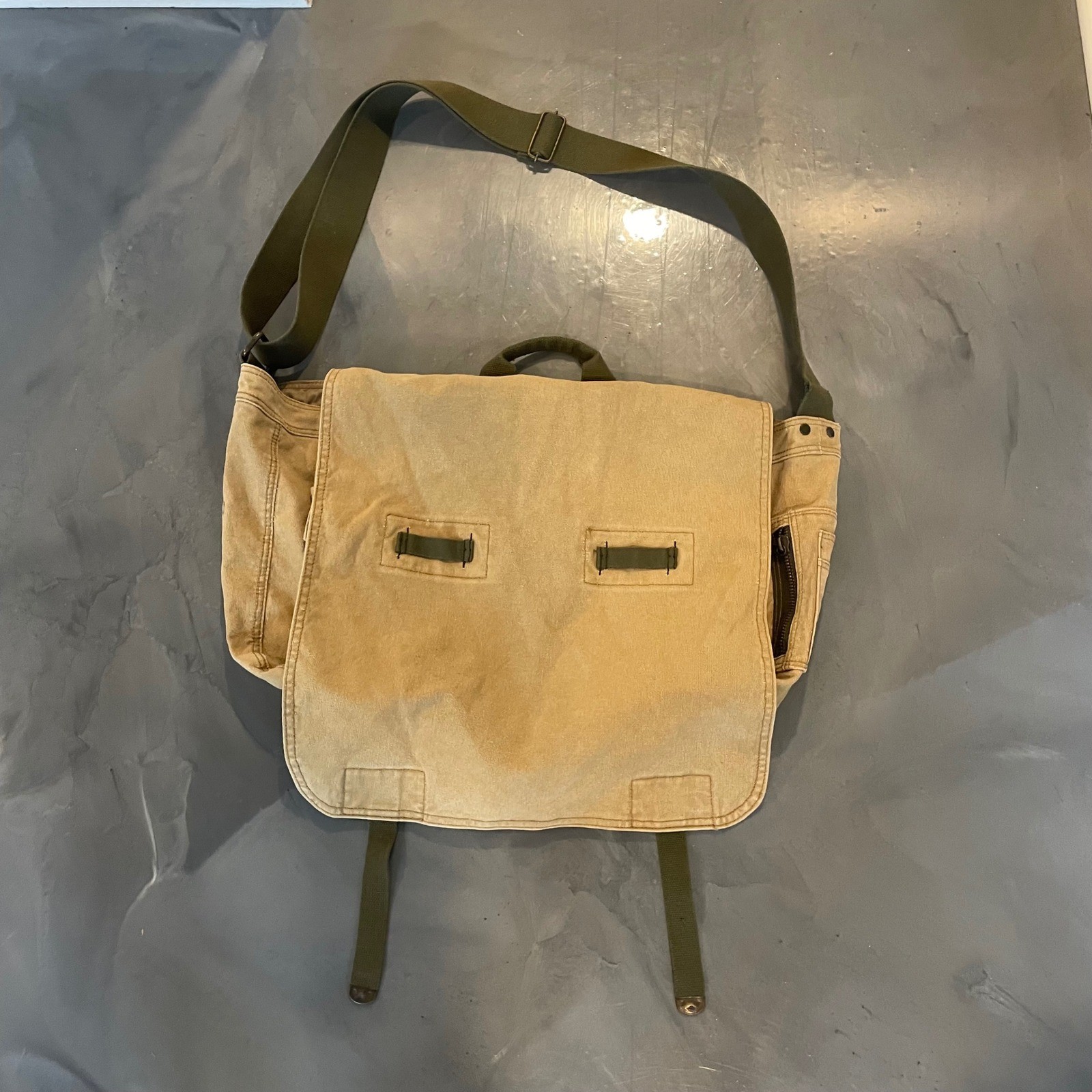 Old Navy Surplus Gear Tan Canvas Messenger Field Bag Military Style Men Pockets