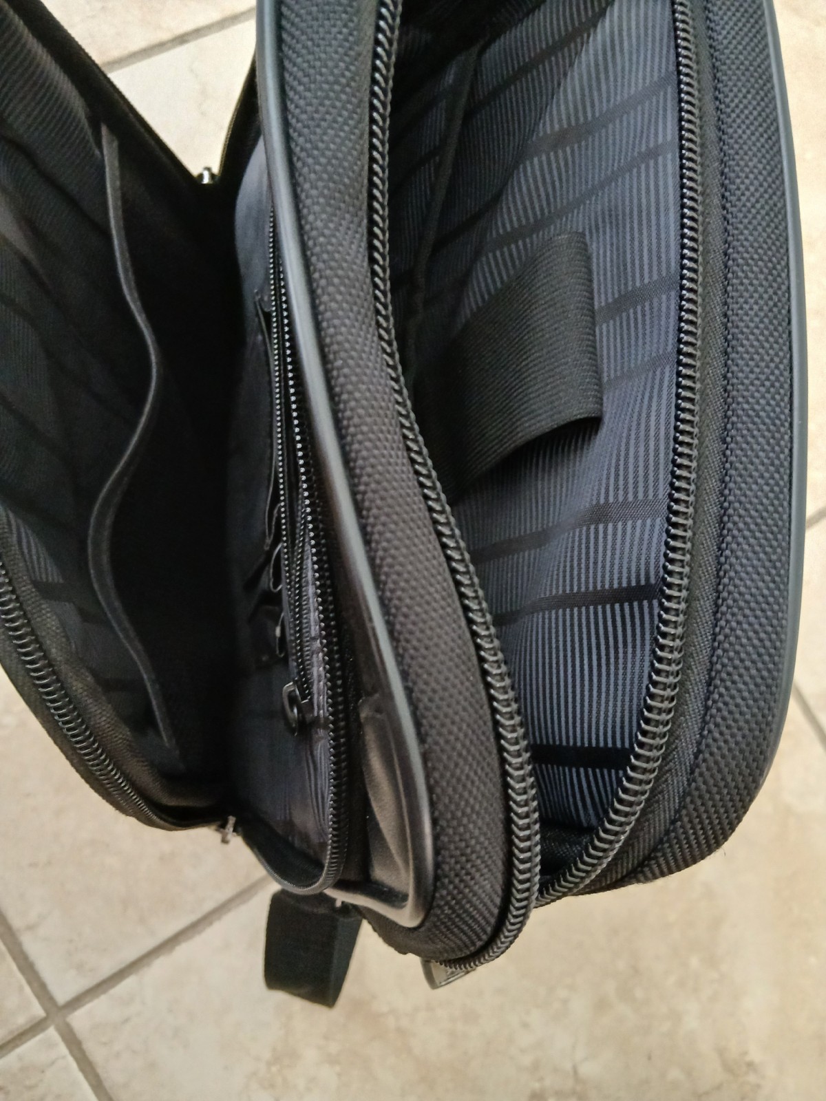 Reaction Kenneth Cole bags black