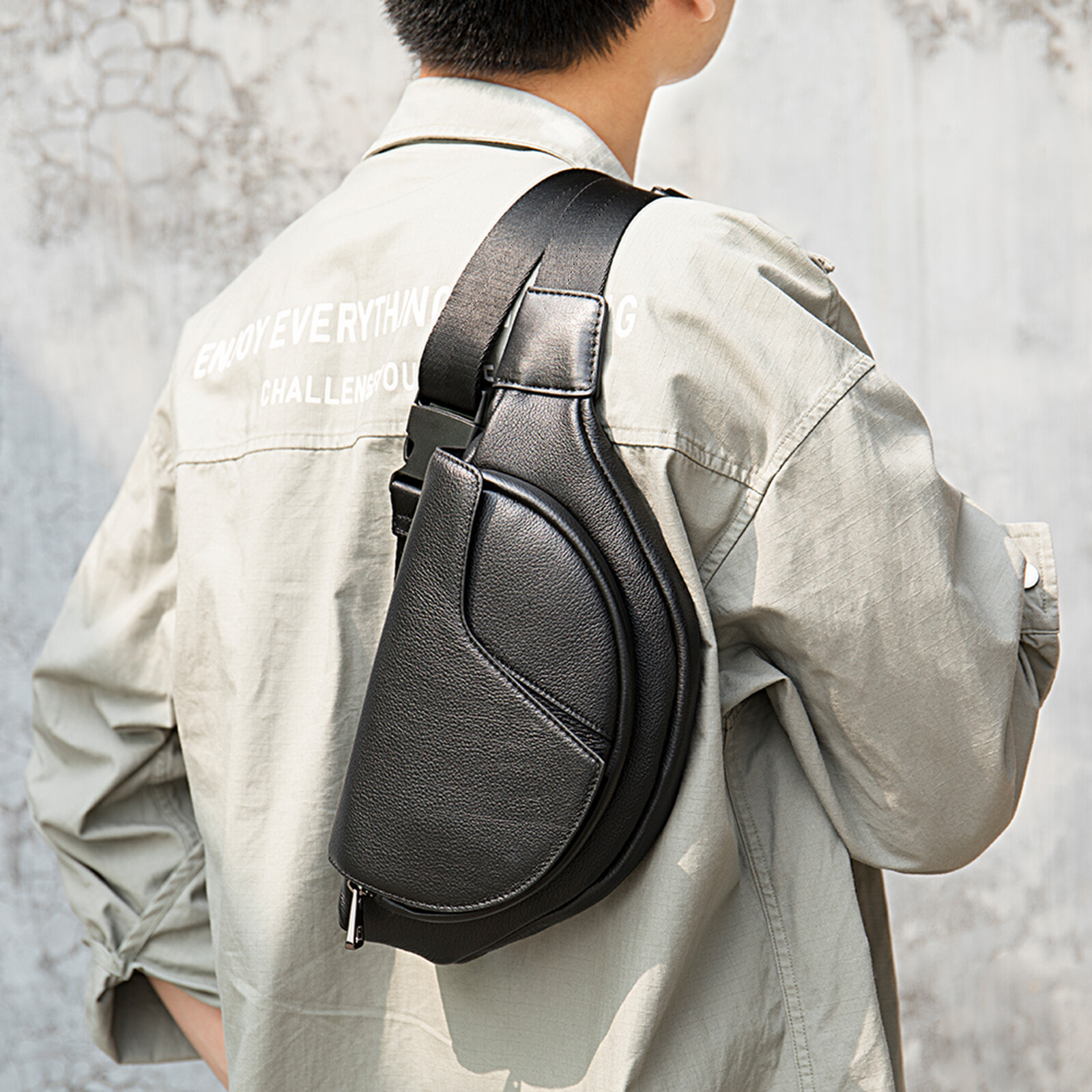 Men’s Leather Crossbody Chest Bag with Adjustable Strap and Multiple Pockets