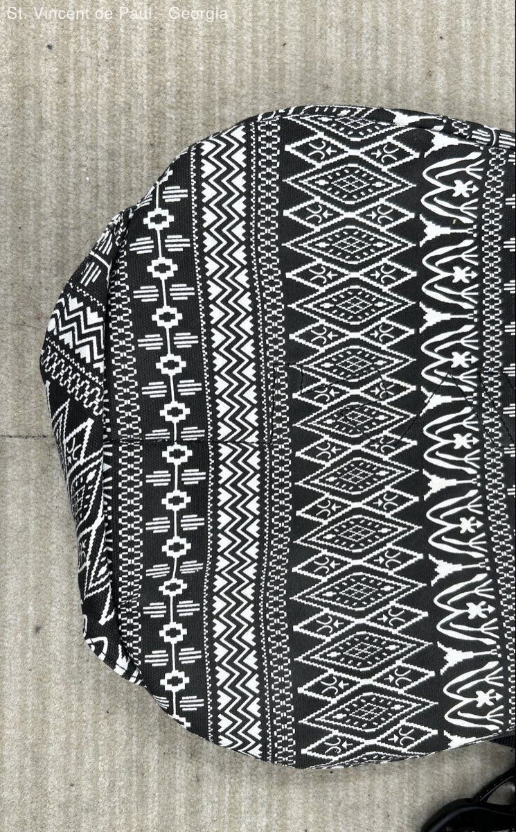 Kavu Rope Sling Crossbody Backpack Black and White Geometric Design Black Zipper