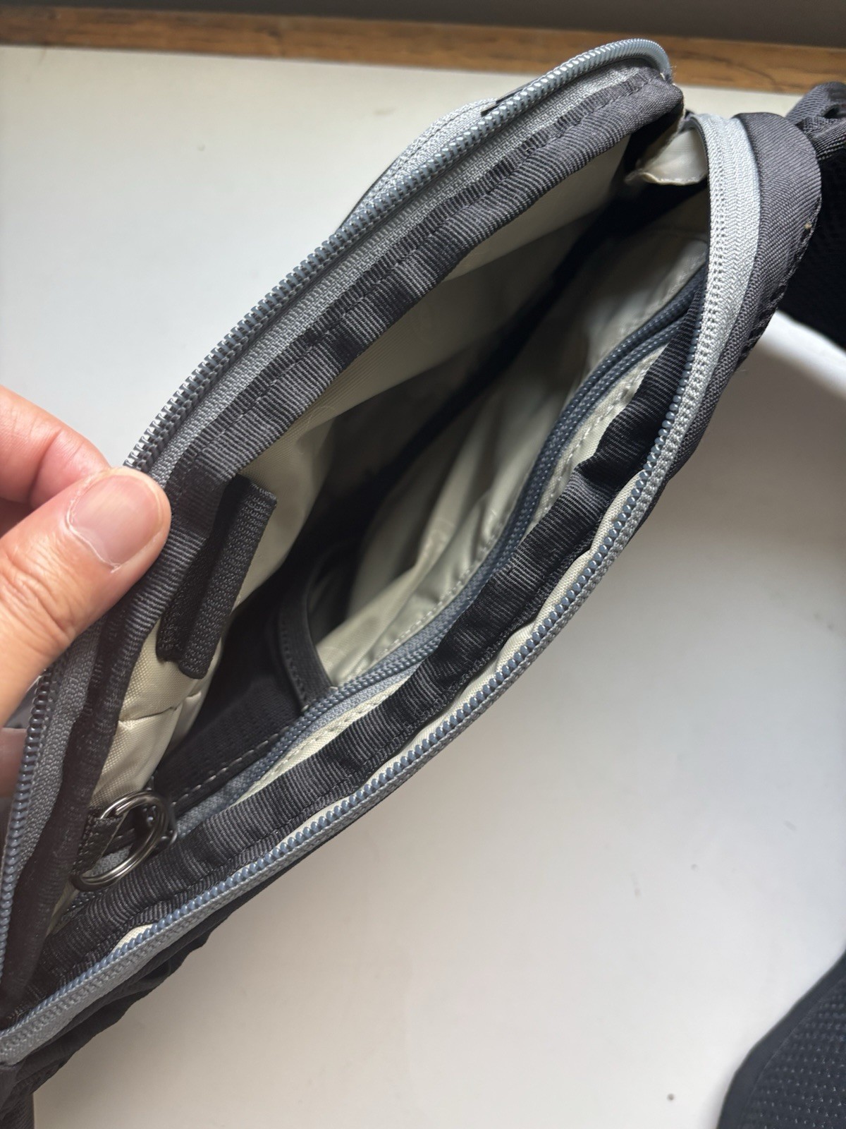 Pacsafe Sling Pack Anti-Theft Venture Safe 150 Gll Adult Black Travel Nylon Bag