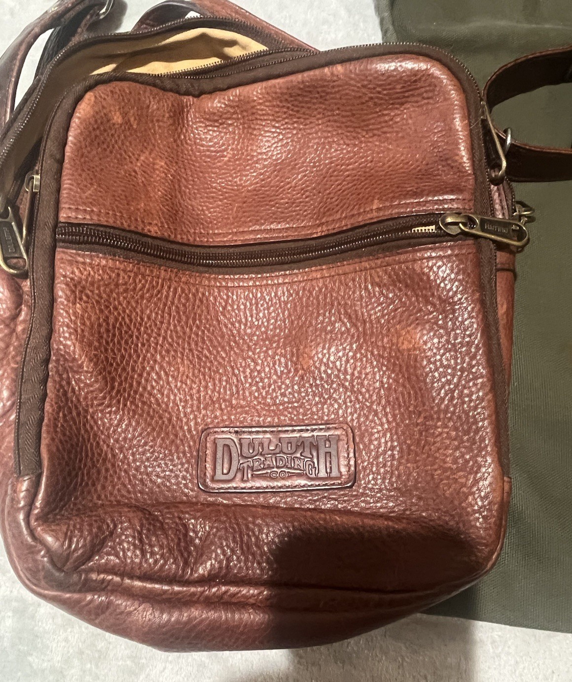 Duluth Trading Co men’s Leather Shoulder Bag With New Duffle Bag Bundle