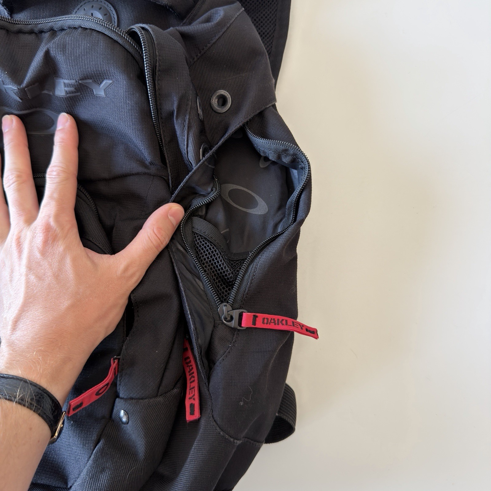 Vintage Oakley Backpack Black Red Hiking Outdoors Gorpcore Y2K Software