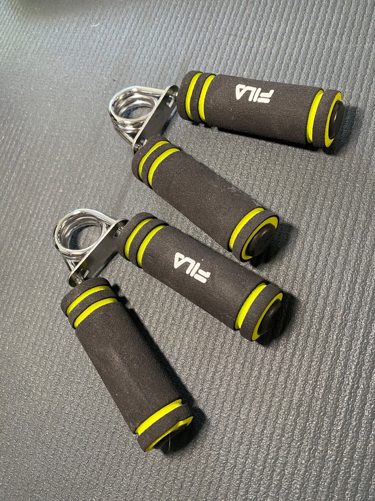 Fila Hand Grips 2-Pack Red Grips Pre-Owned
