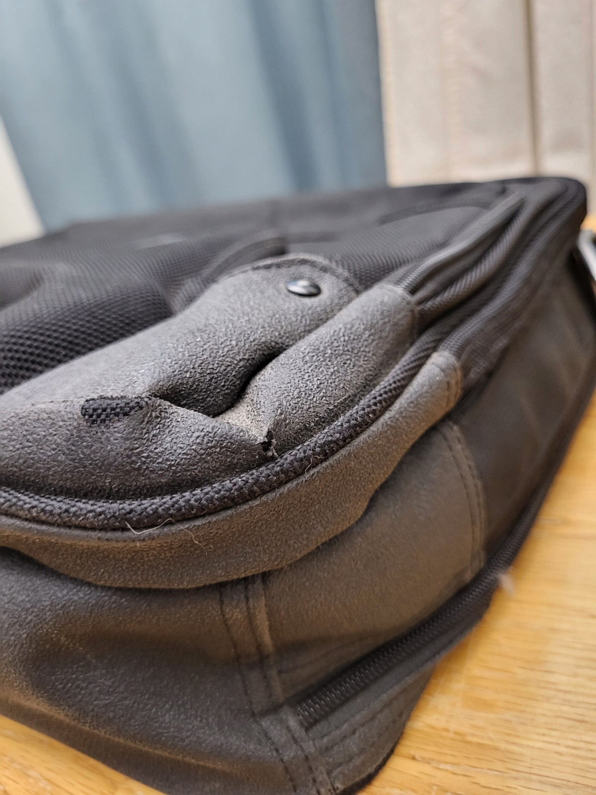Vintage Oakley Tactical Field Gear Black Laptop Shoulder Messenger Bag 16” READ