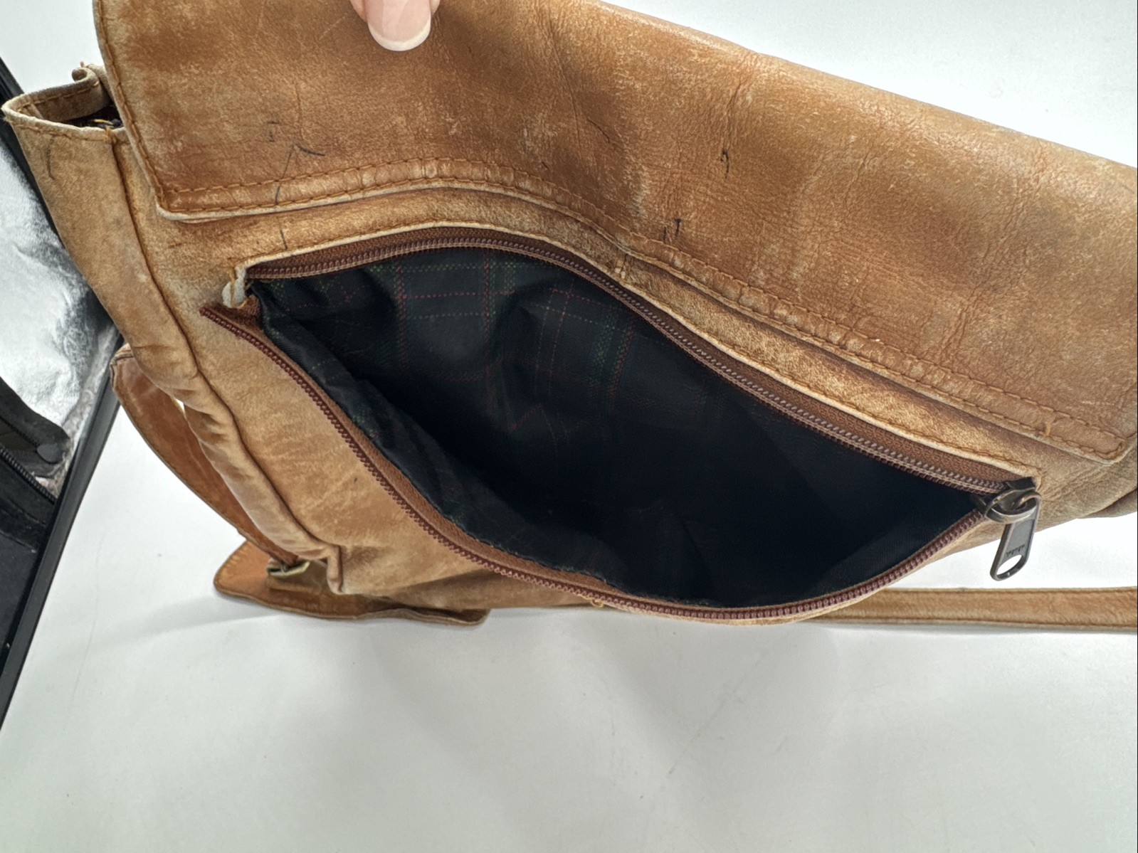 Boulder Ridge Messenger Bag Tan Cowhide Leather Plaid Lined Pockets Distressed