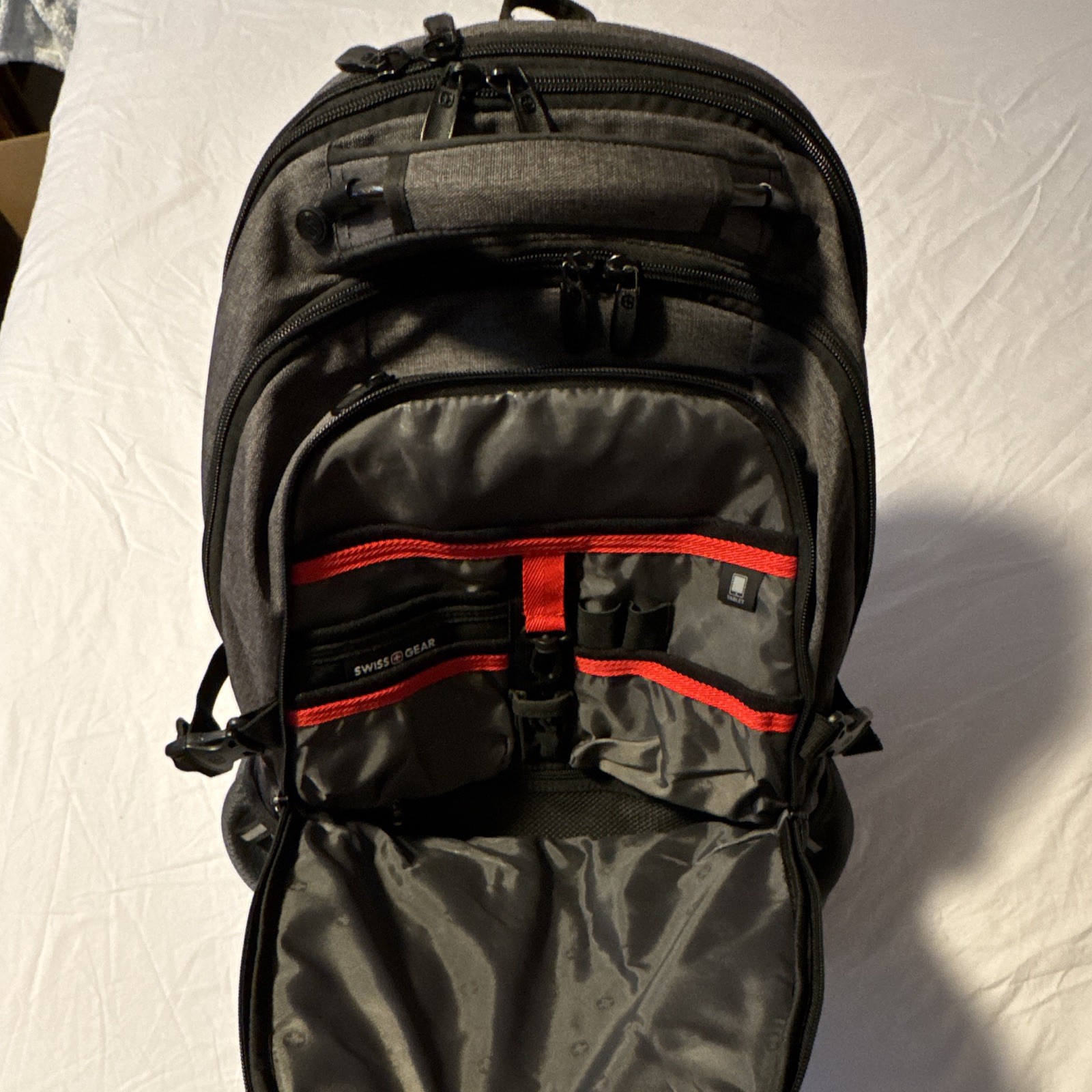 SWISSGEAR 1900 ScanSmart Laptop Backpack 17″ Black/Gray TSA-Approved Airflow