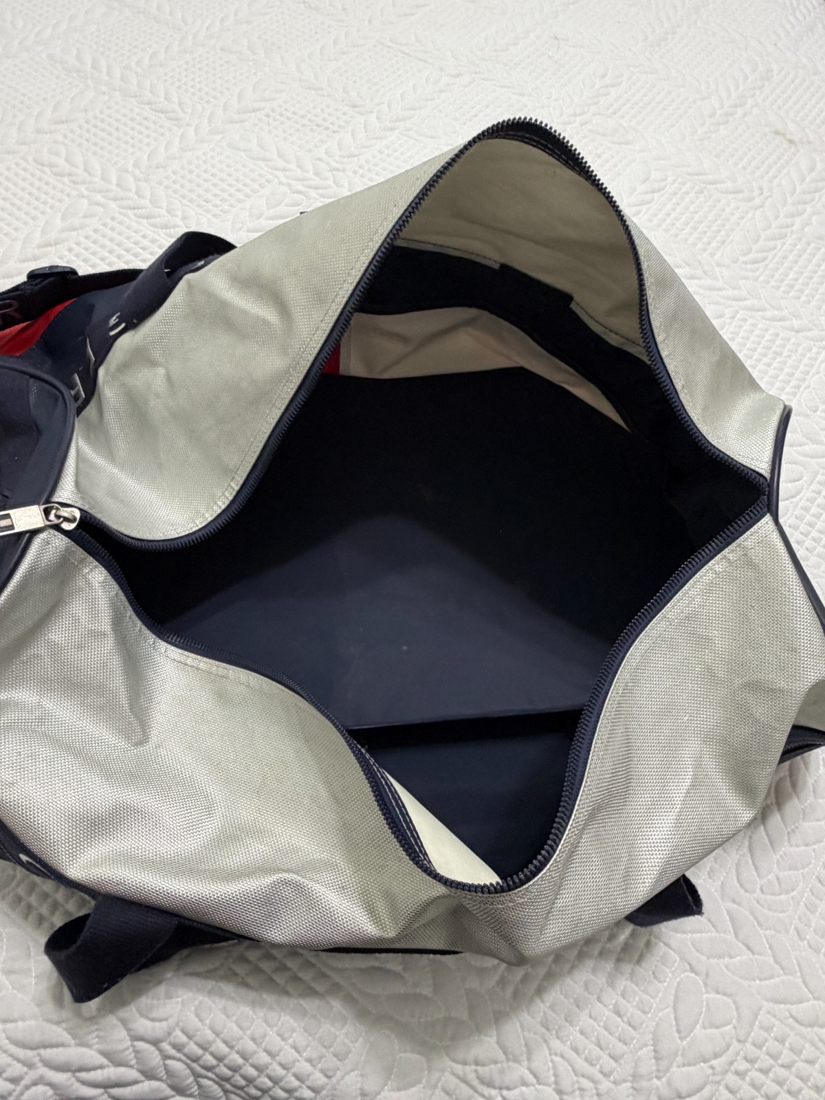 Tommy Hilfiger Duffle Bag HUGE!! Large Travel Gym Sports Holdall Navy Red White