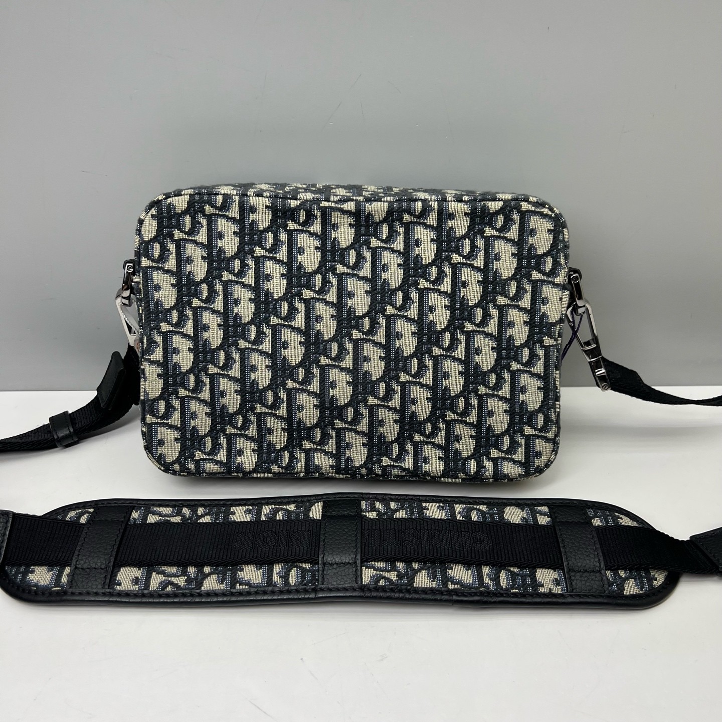 Dior Pre-Owned Authentic Oblique Messenger Bag Monogram 22x15x5cm