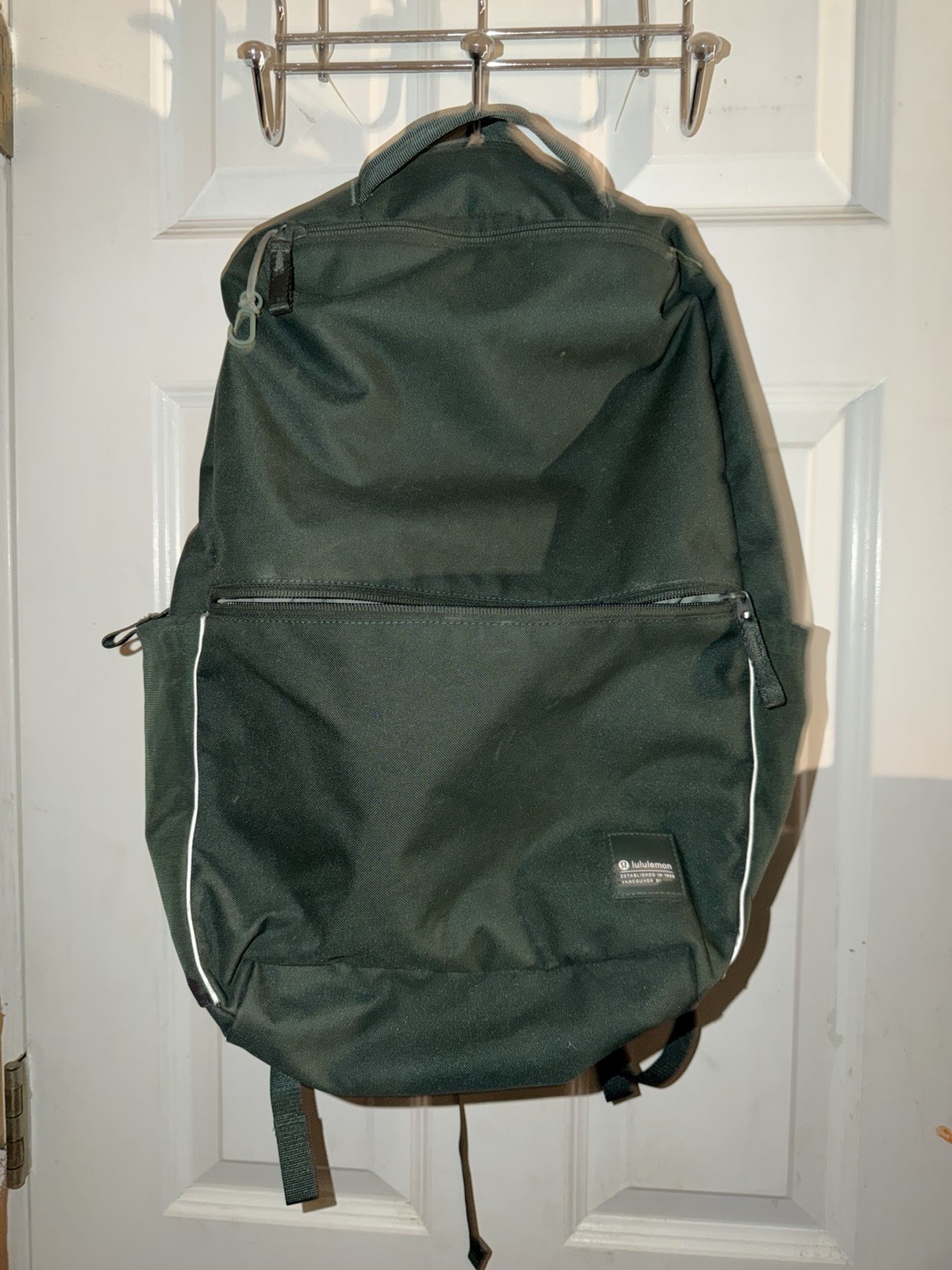 lululemon Green Backpack Zip Closure Lined w/ Pockets for Travel Casual