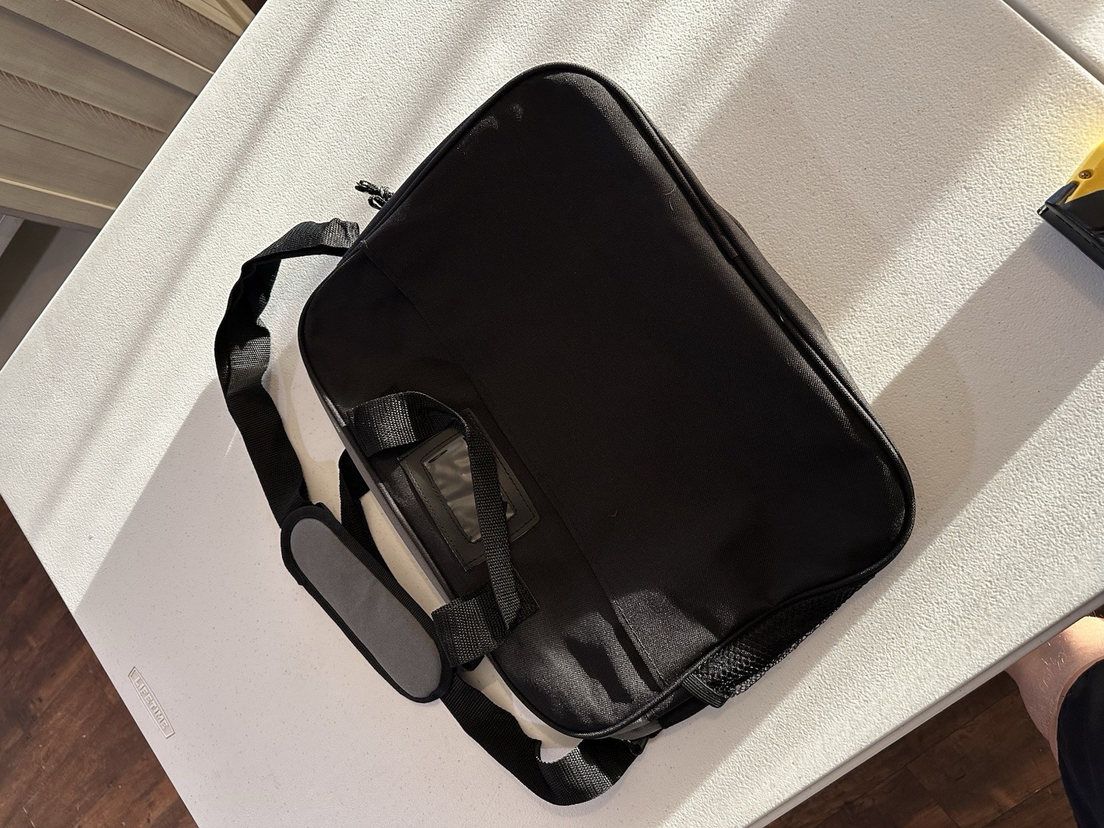California Gang Inv Associate Messenger Bag Black Leeds Carryon Laptop Bag