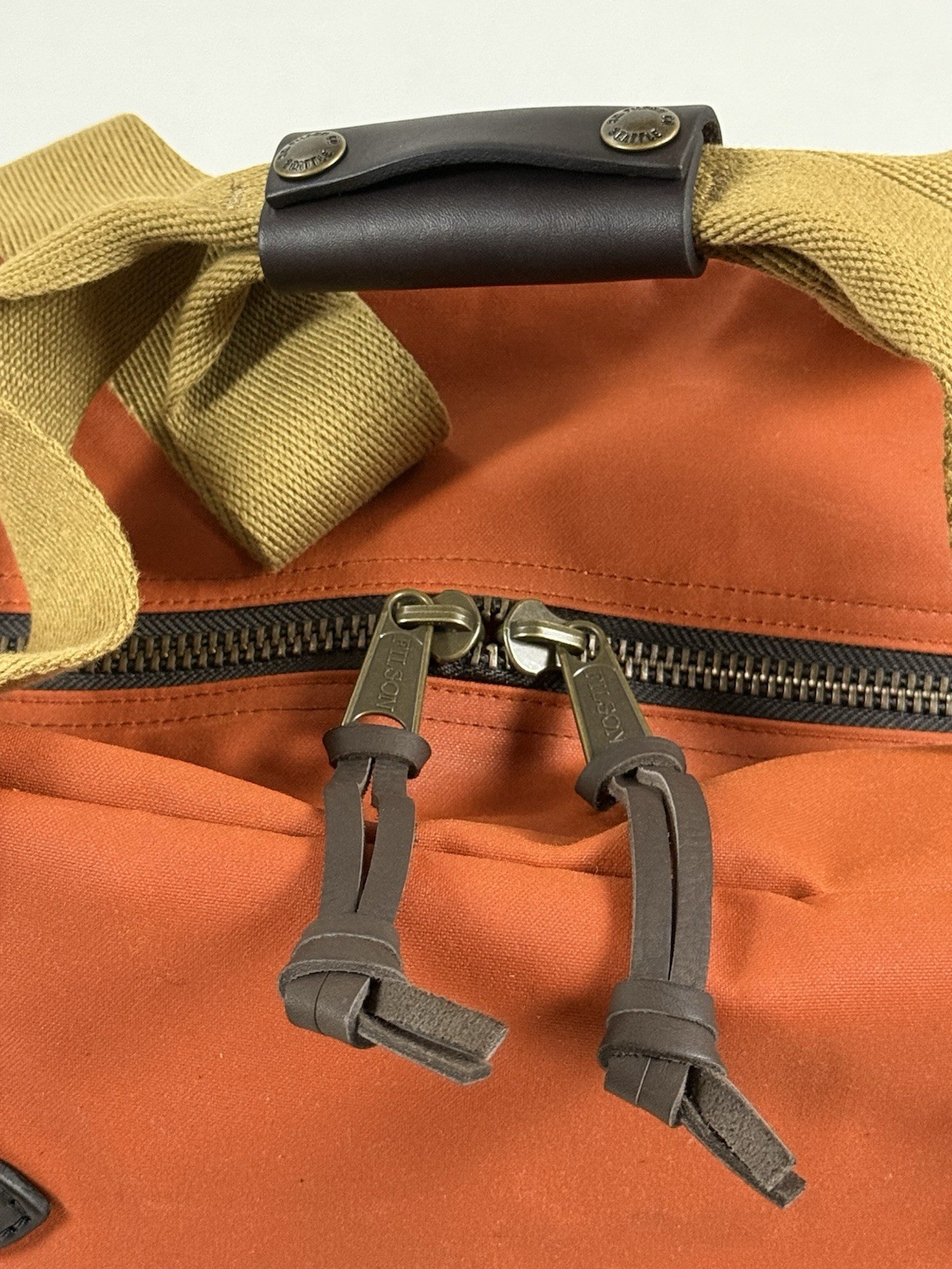 FILSON MEDIUM TIN CLOTH DUFFLE BAG RUST OS NWT