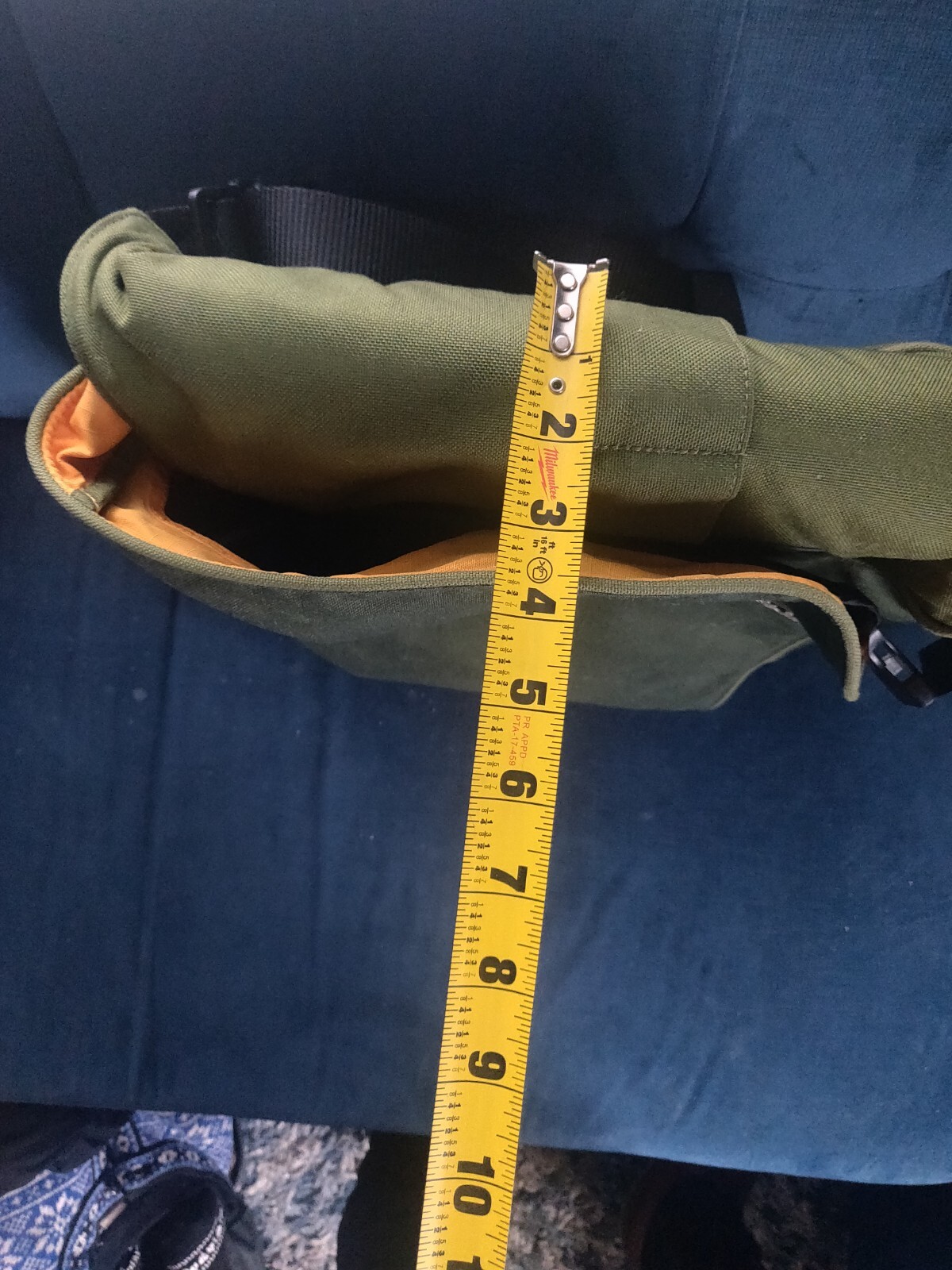 Crumpler “PART AND PARCEL” 15″ Laptop Messenger Bag Weatherproof