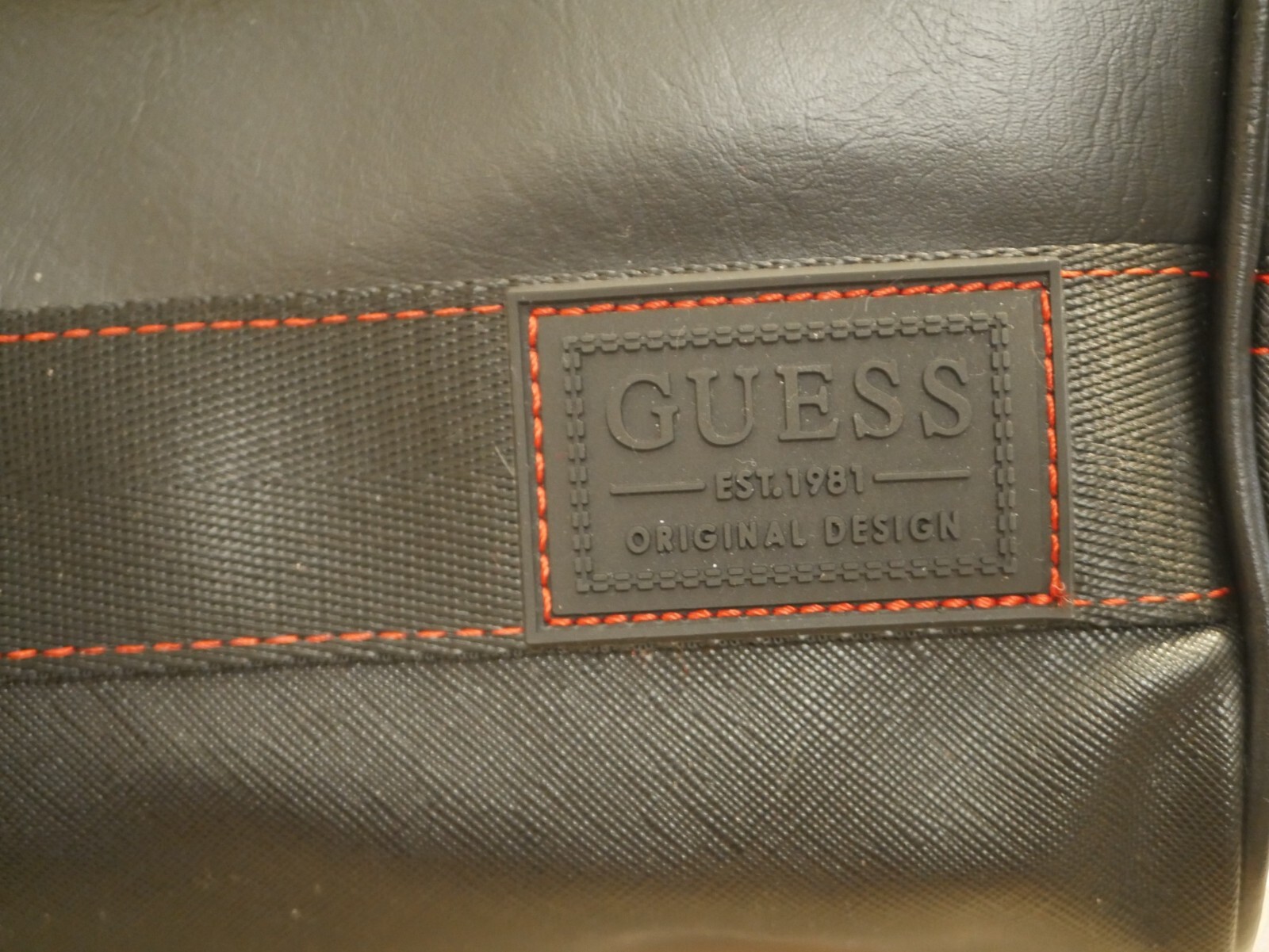NEW MEDIUM MEN’S GUESS BLACK RED LEATHER HANDLE TOILETRY TRAVEL CASE BAG POCKET