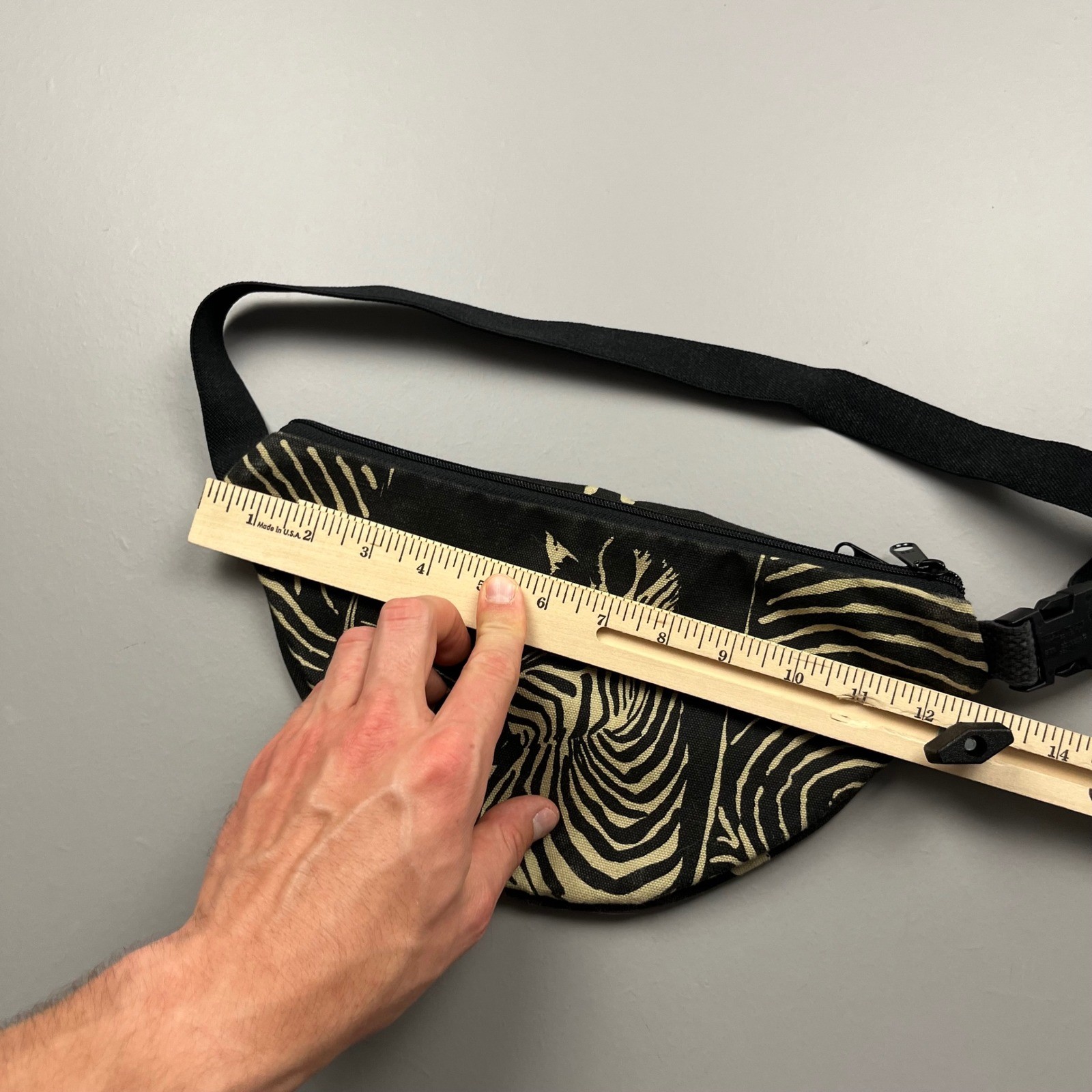 Travel Tales Fanny Pack Unisex OS Black Safari Elephant Zebra Giraffe Canvas Bag