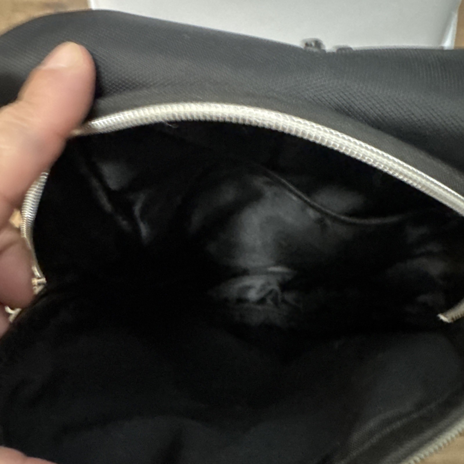 Mosiso Black Mini Sling Shoulder Bag 12-in x 9.5-in x 2.5-in Headphone Opening