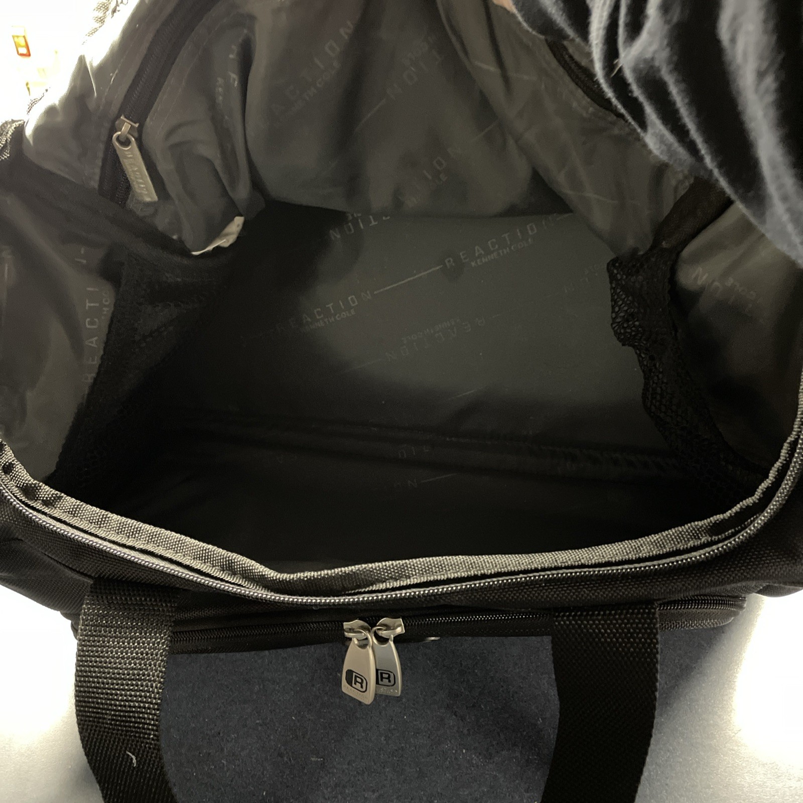 Kenneth Cole Reaction Black Duffel Overnight Travel Bag With Shoulder Strap EC