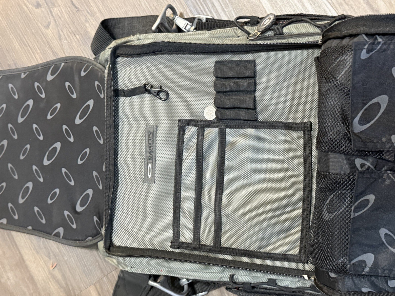 Oakley Tactical Field Gear Vertical Messenger Laptop Bag Strap Vintage Y2K Gray