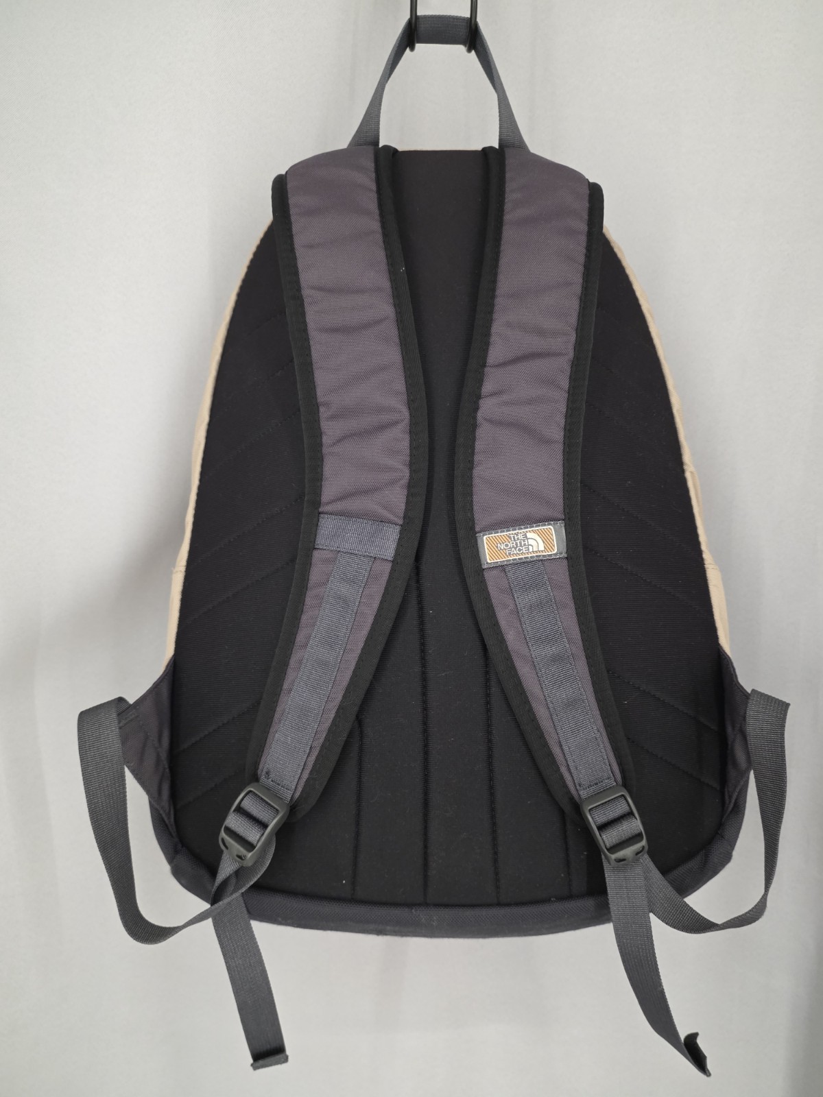 The North Face VAULT Beige Gray Large 19″ Backpack Travel Outdoor Hicking Sport