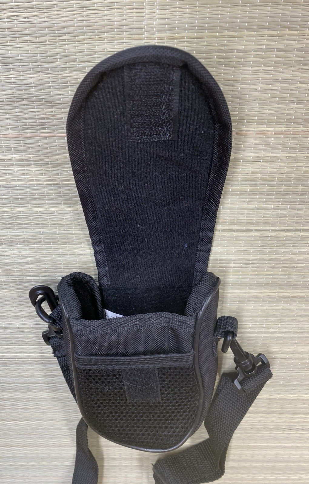 Everest Men’s Small Black Crossbody Pouch Bag Hook & Loop, Adjustable Strap