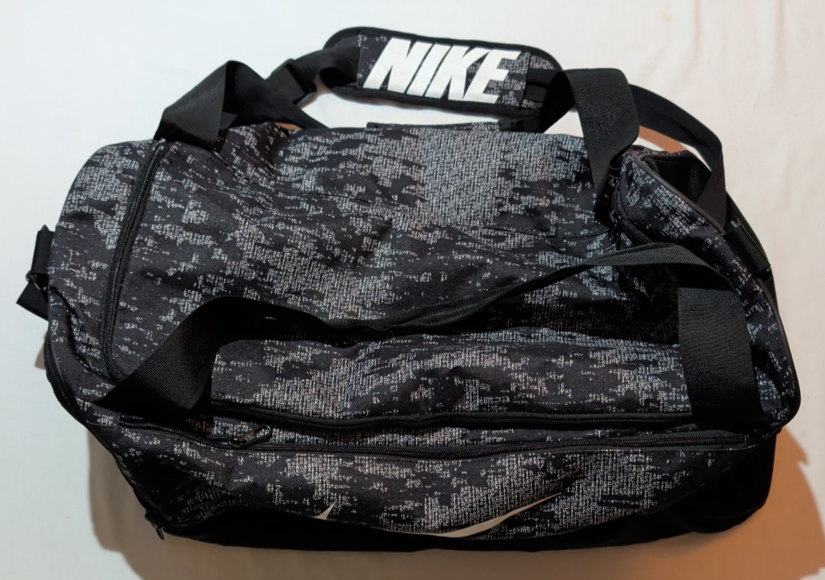 Nike Brasilia Duffle Bag Black Gray Camo w/ Shoulder Strap Gym Travel Large 24″