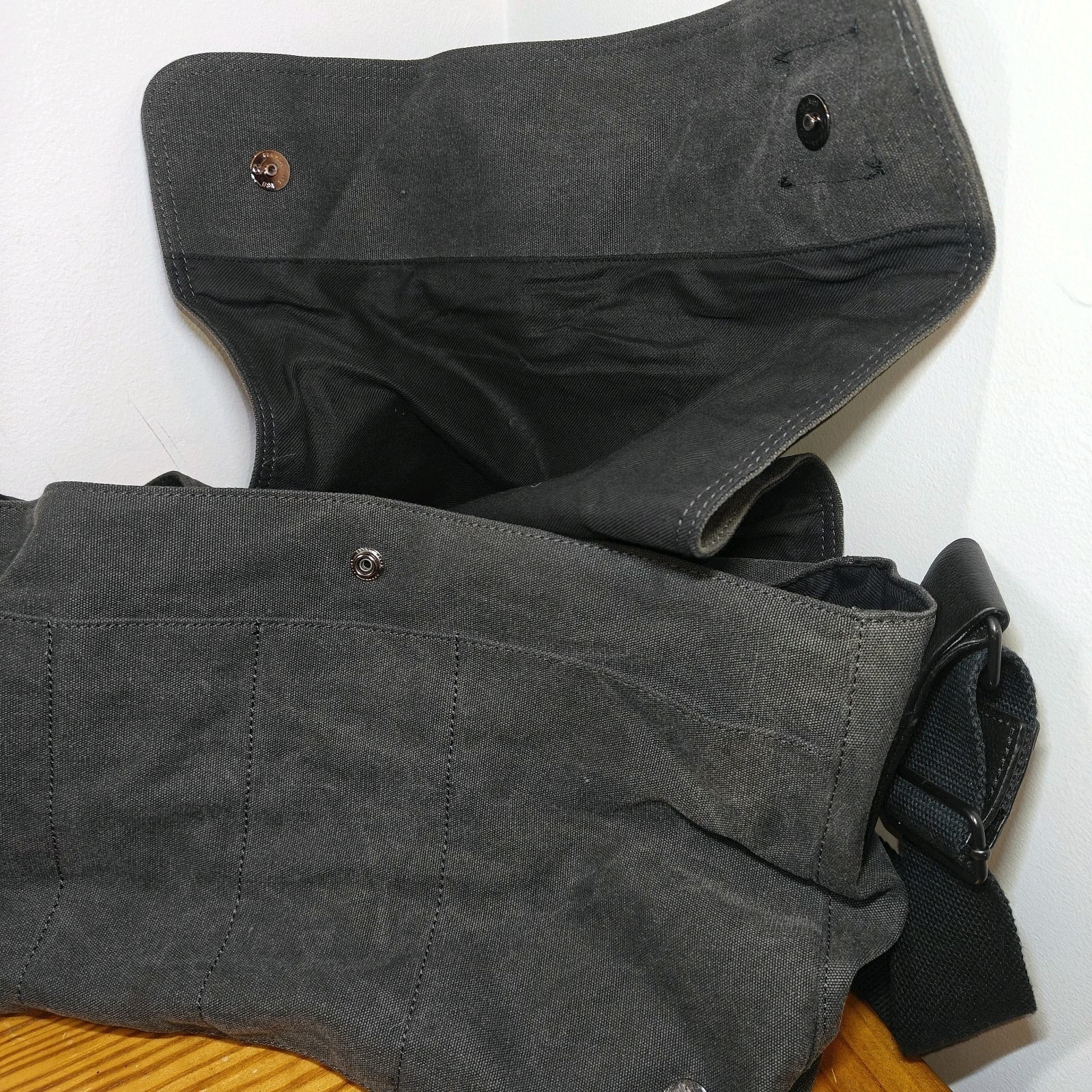 Express Design Studio – 100% Cotton Black Messenger Bag With Adjustable Strap