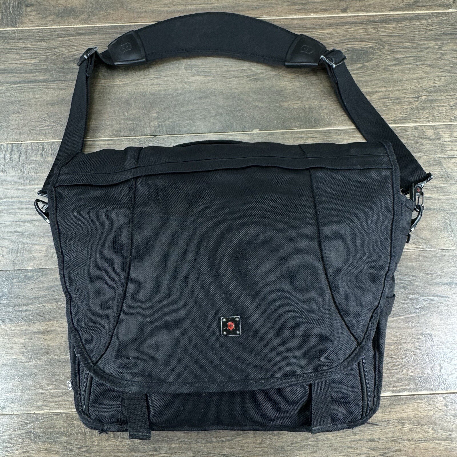 Victorinox Messenger Bag Black Canvas w/Strap 17” Office Travel Work- READ