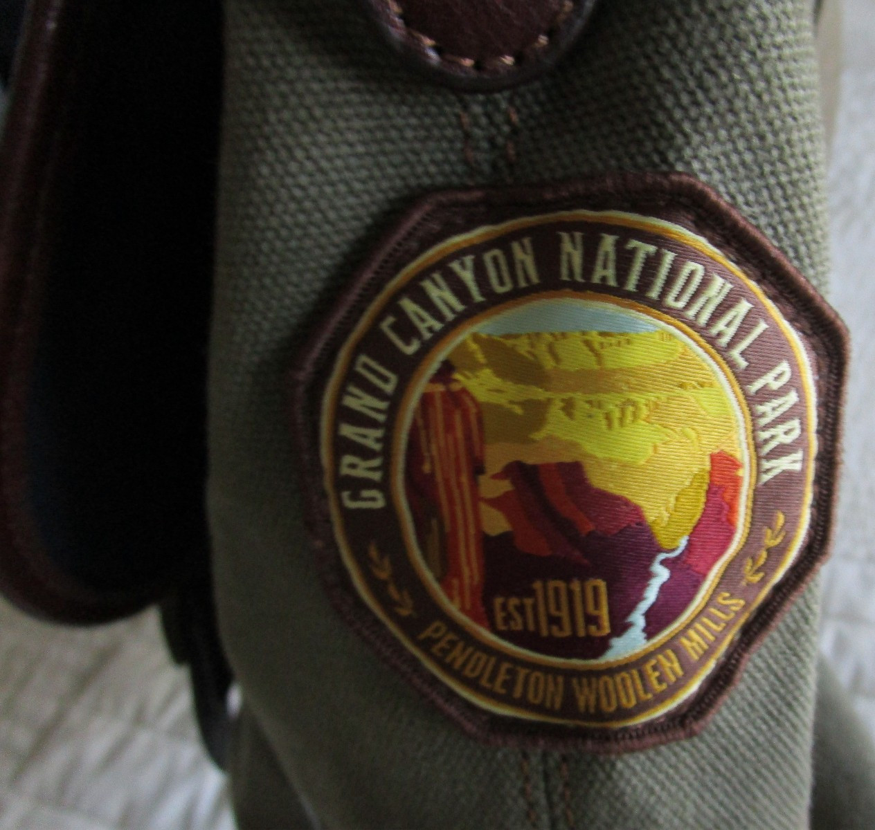 Pendleton National Parks Patches Canvas Leather Messenger Laptop Bag RARE Unisex